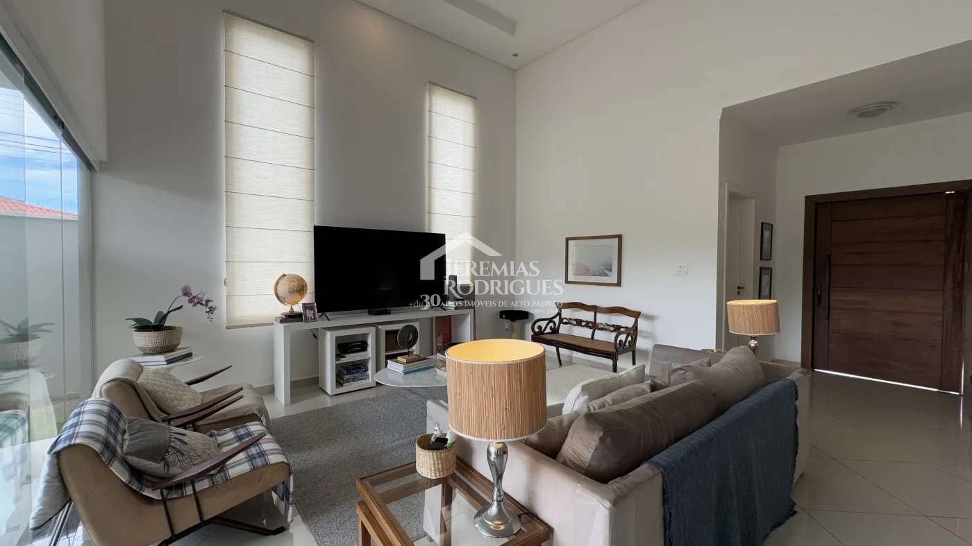 Casa à venda com 3 suítes no Condomínio Real Ville em Pindamonhangaba/SP.