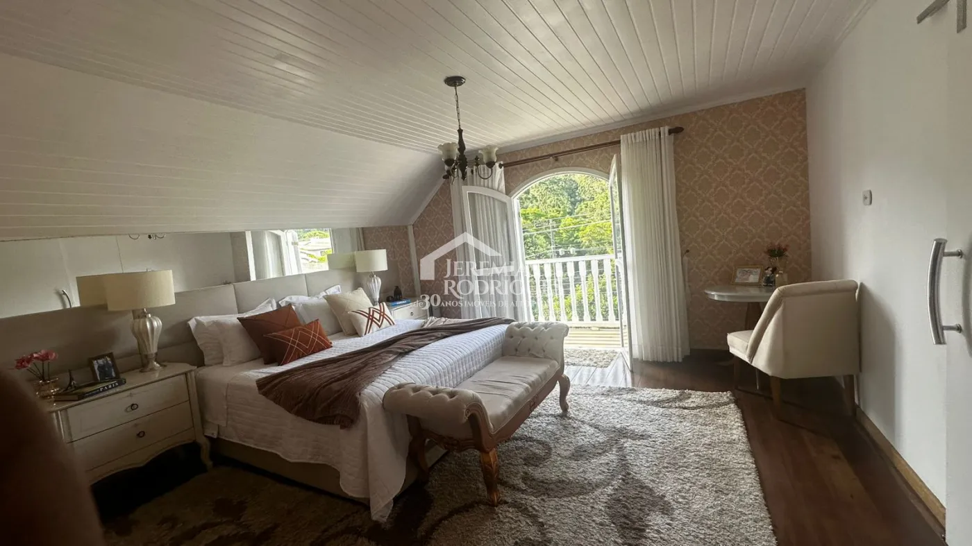 Casa para venda com 3 suítes no bairro Vila Ondina em Campos do Jordão/SP