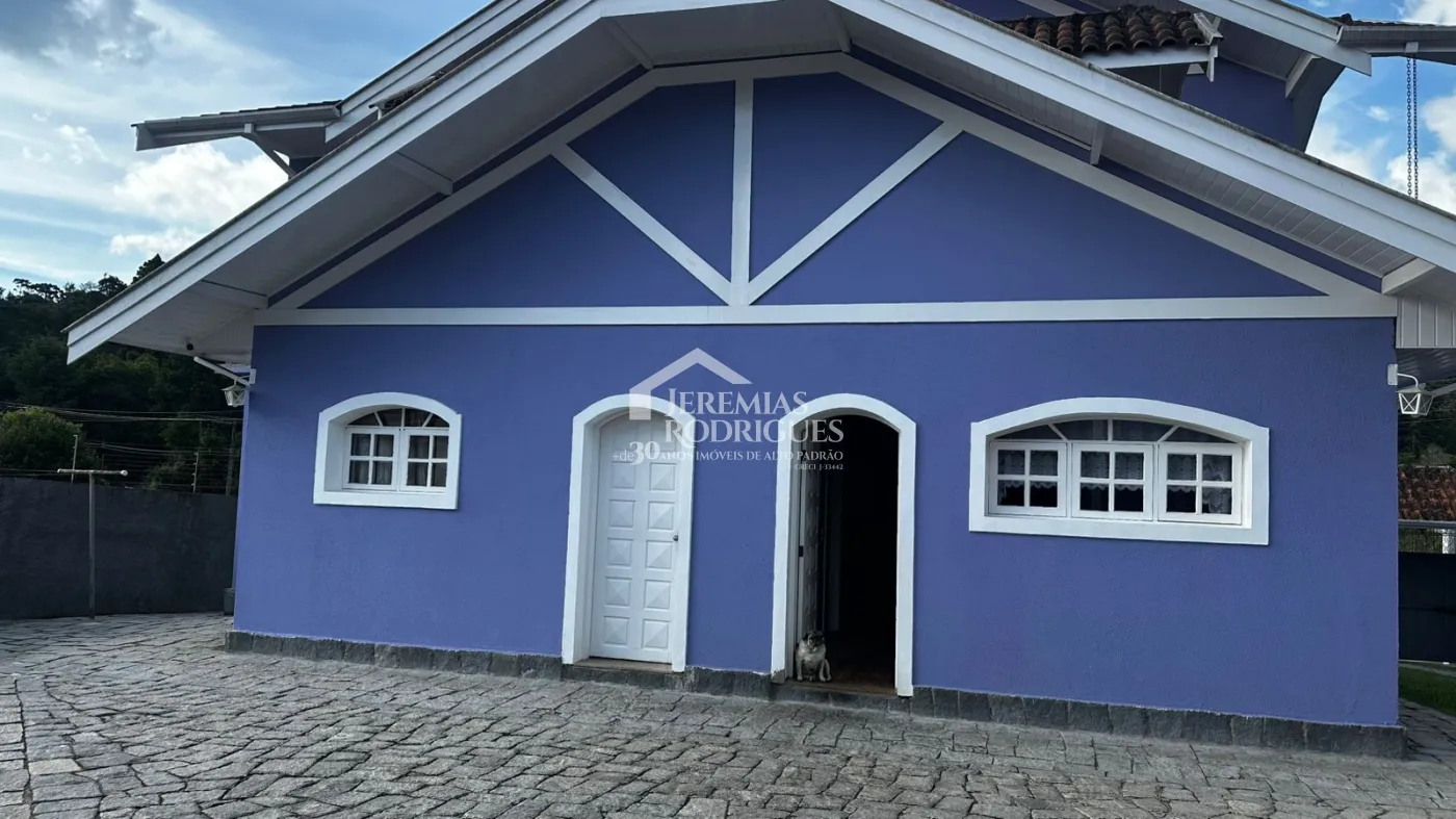 Casa para venda com 3 suítes no bairro Vila Ondina em Campos do Jordão/SP