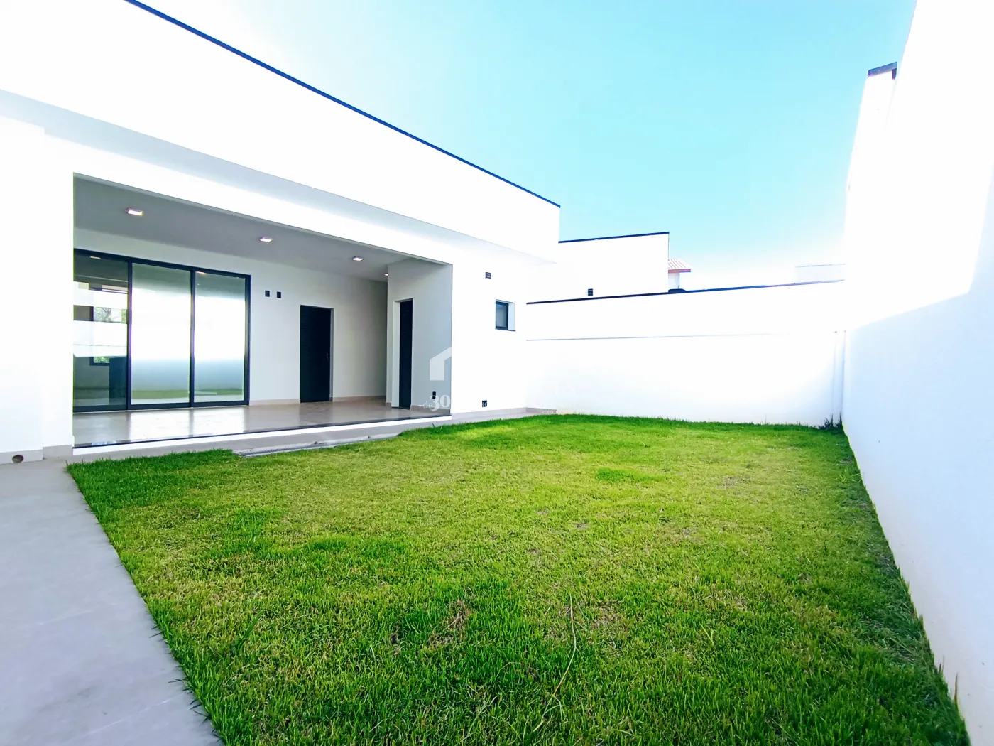 Casa para venda e locação com 3 dormitórios no Condomínio Campos do Conde II - Chambord em Tremembé/SP