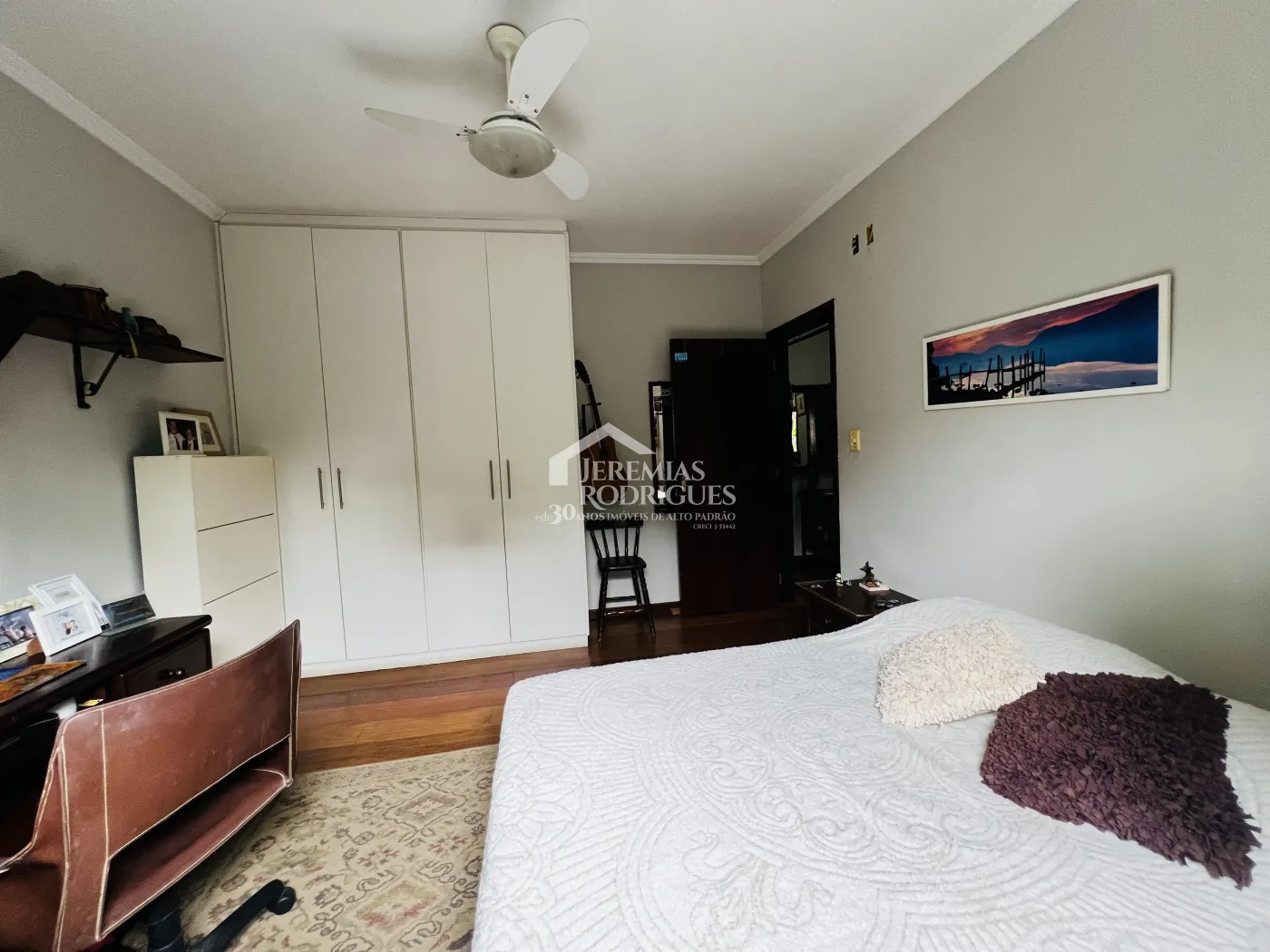 Casa à venda com 3 dormitórios no Condomínio Jardim das Hortênsias em Taubaté/SP.