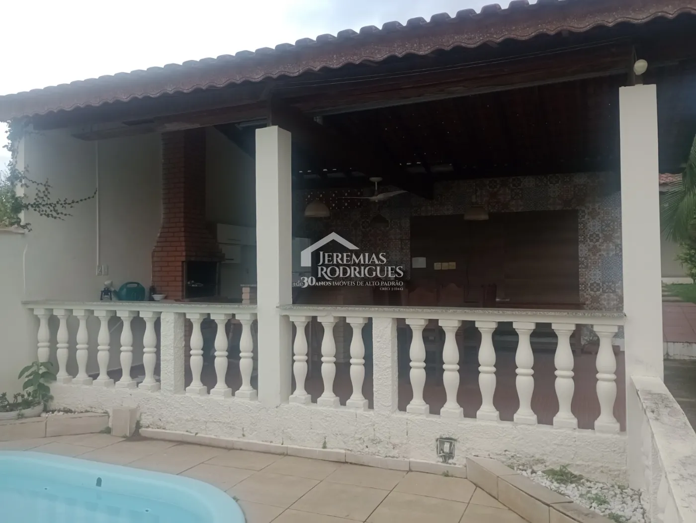 Chácara para locação com 2 dormitórios no Condomínio Recanto do Sol em Pindamonhangaba/SP.