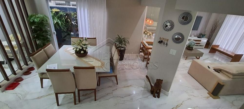 Casa à venda com 3 suítes no Condomínio Parque das Araucárias em Tremembé/SP.