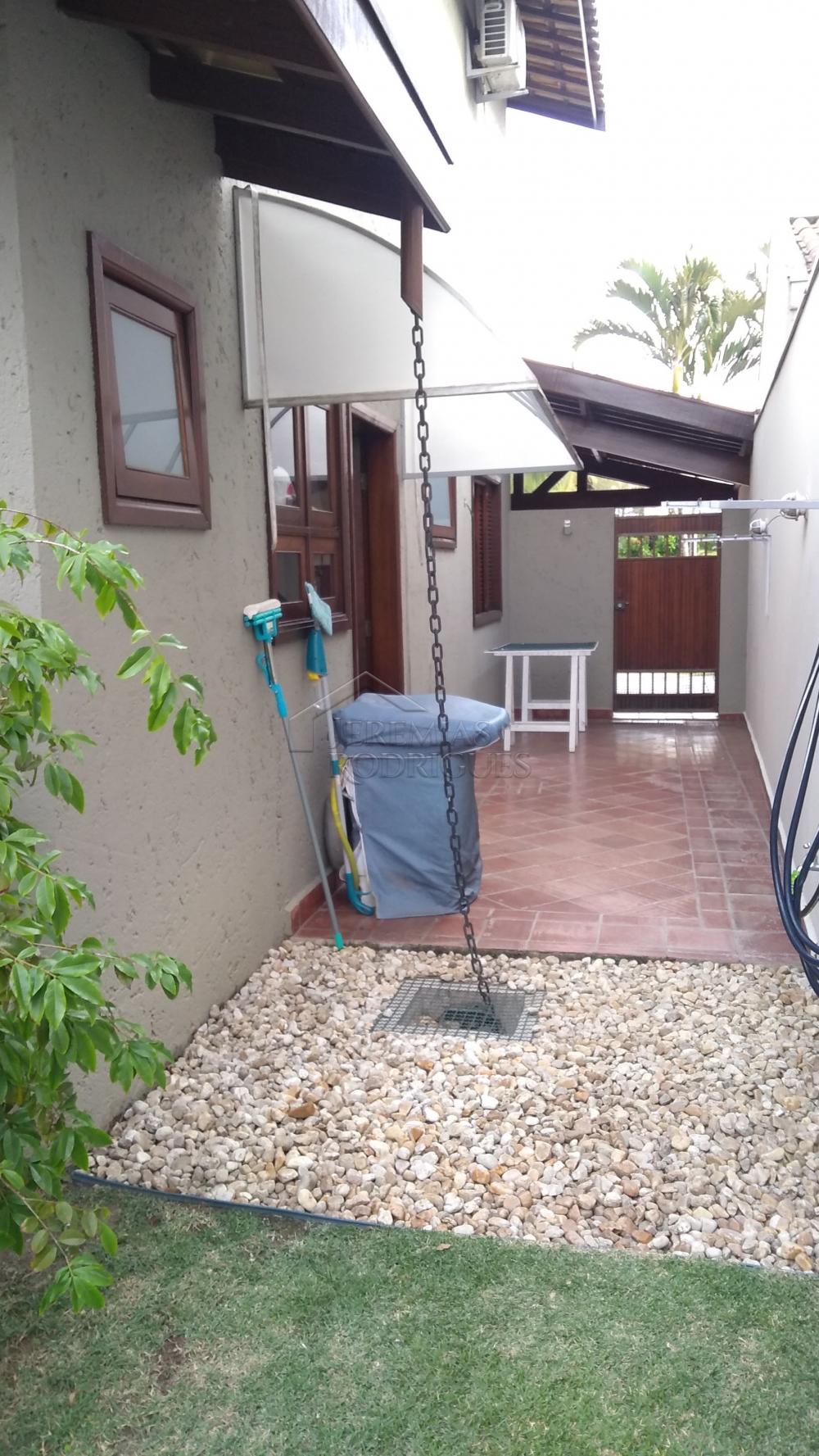 Casa à venda com 4 dormitórios no Condomínio Taubaté Village em Taubaté/SP. 