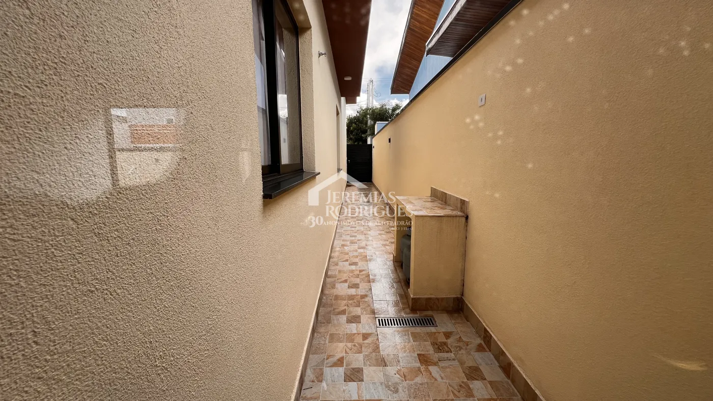 Casa à venda com 3 dormitórios no Condomínio Residencial Tecoara em Taubaté/SP.
