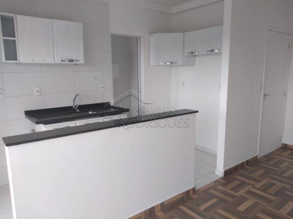 Apartamento com 3 dormitórios para locação, 89M² no Edifício New Way Tower em Pindamonhangaba/SP
