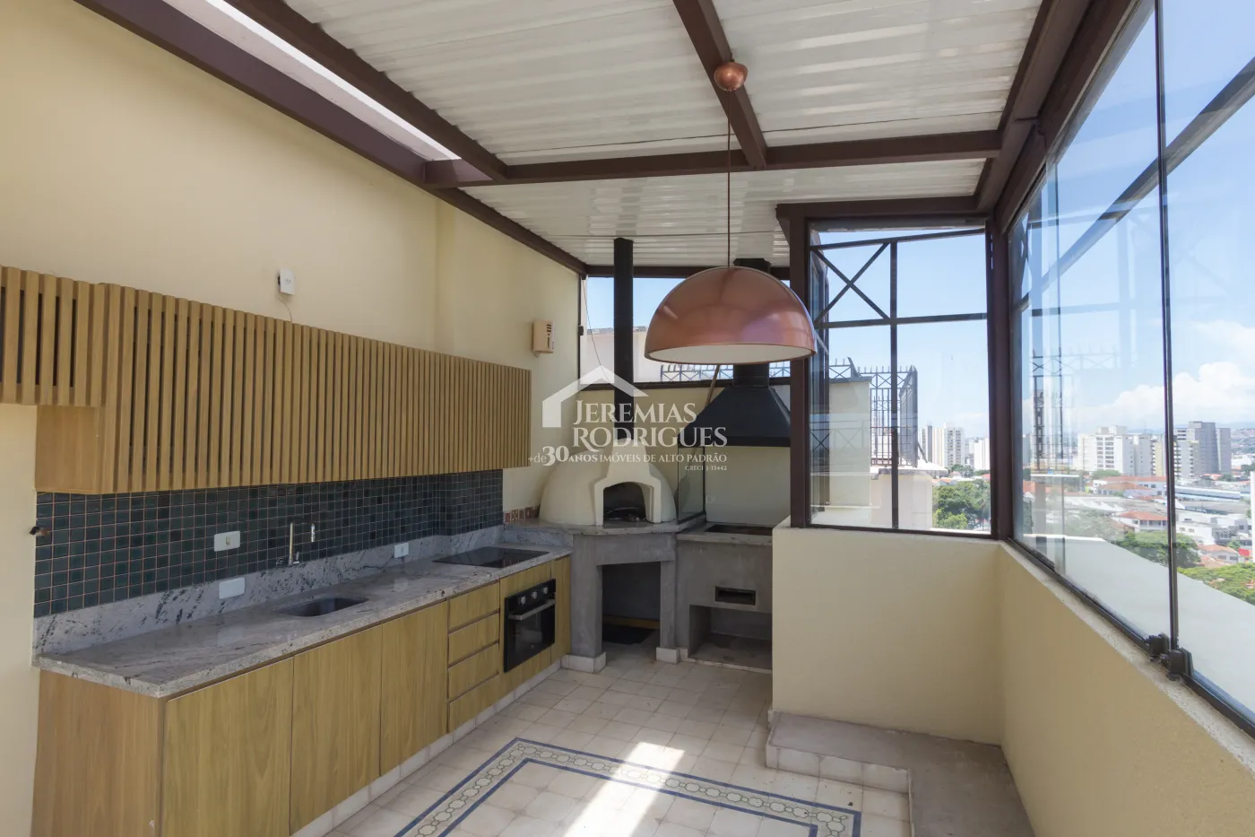 Apartamento à venda com 3 suítes, 274 m² no Edifício Milão em Taubaté/SP.