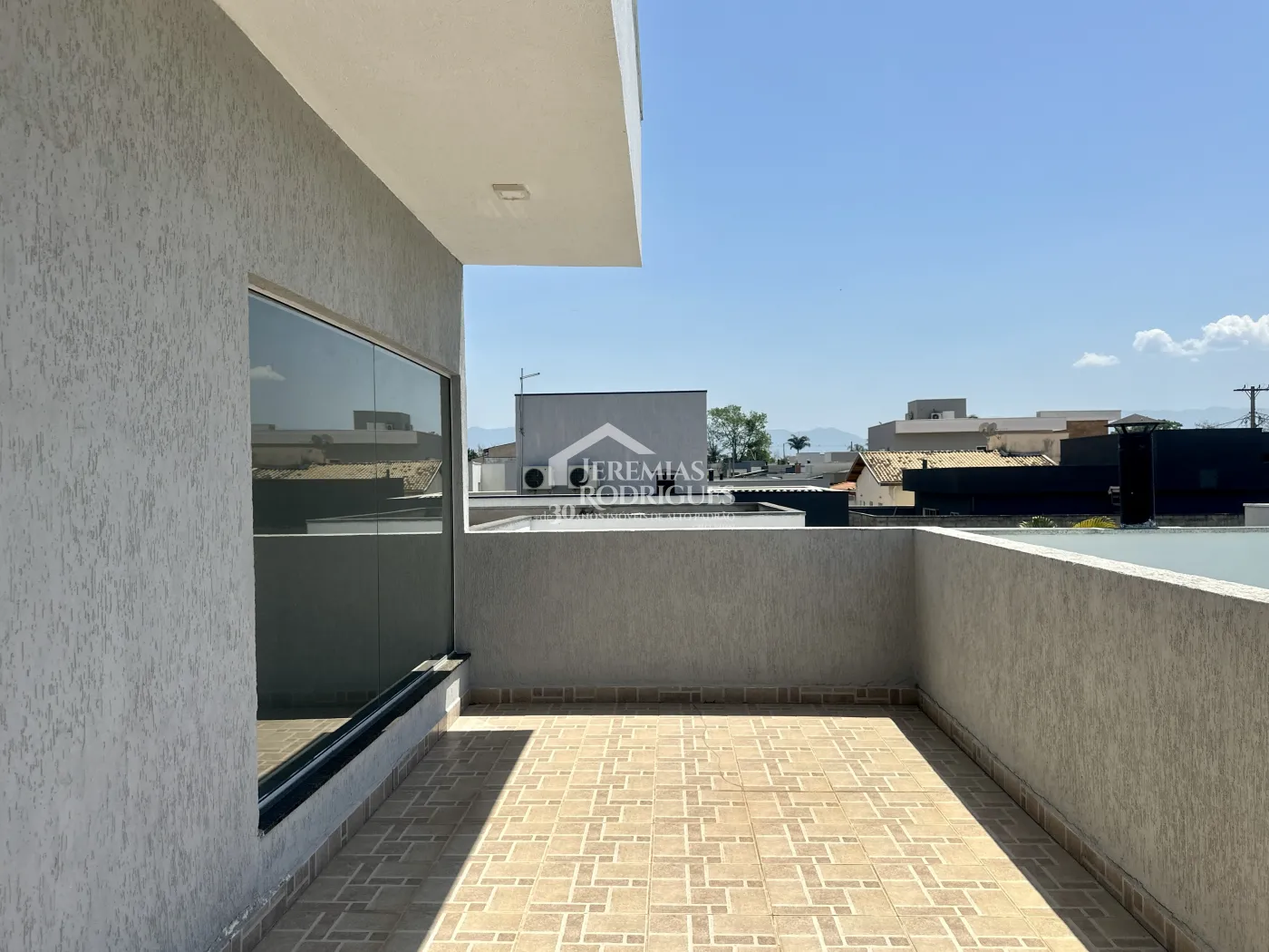 Casa para venda e locação com 3 dormitórios no Condomínio Tecoara em Taubaté/SP.