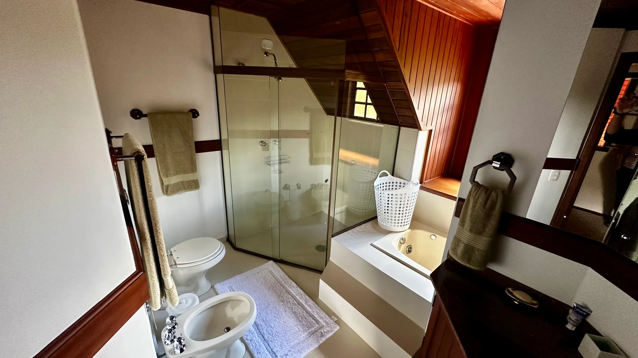 Casa para locação com 4 dormitórios no Condomínio SABAC em Campos do Jordão/SP. 