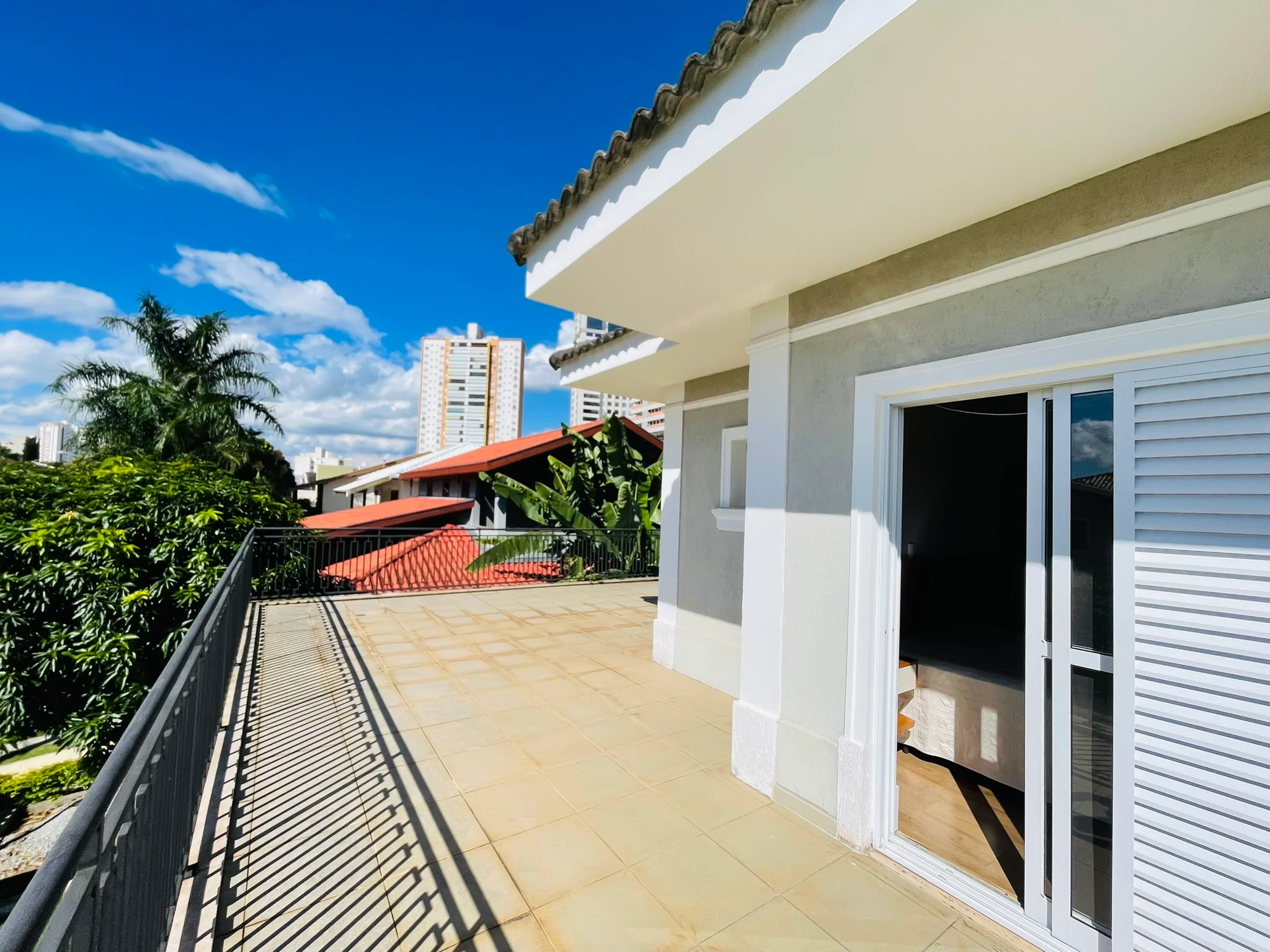 Casa com 5 dormitórios à venda no Condomínio Taubaté Village em Taubaté/SP.