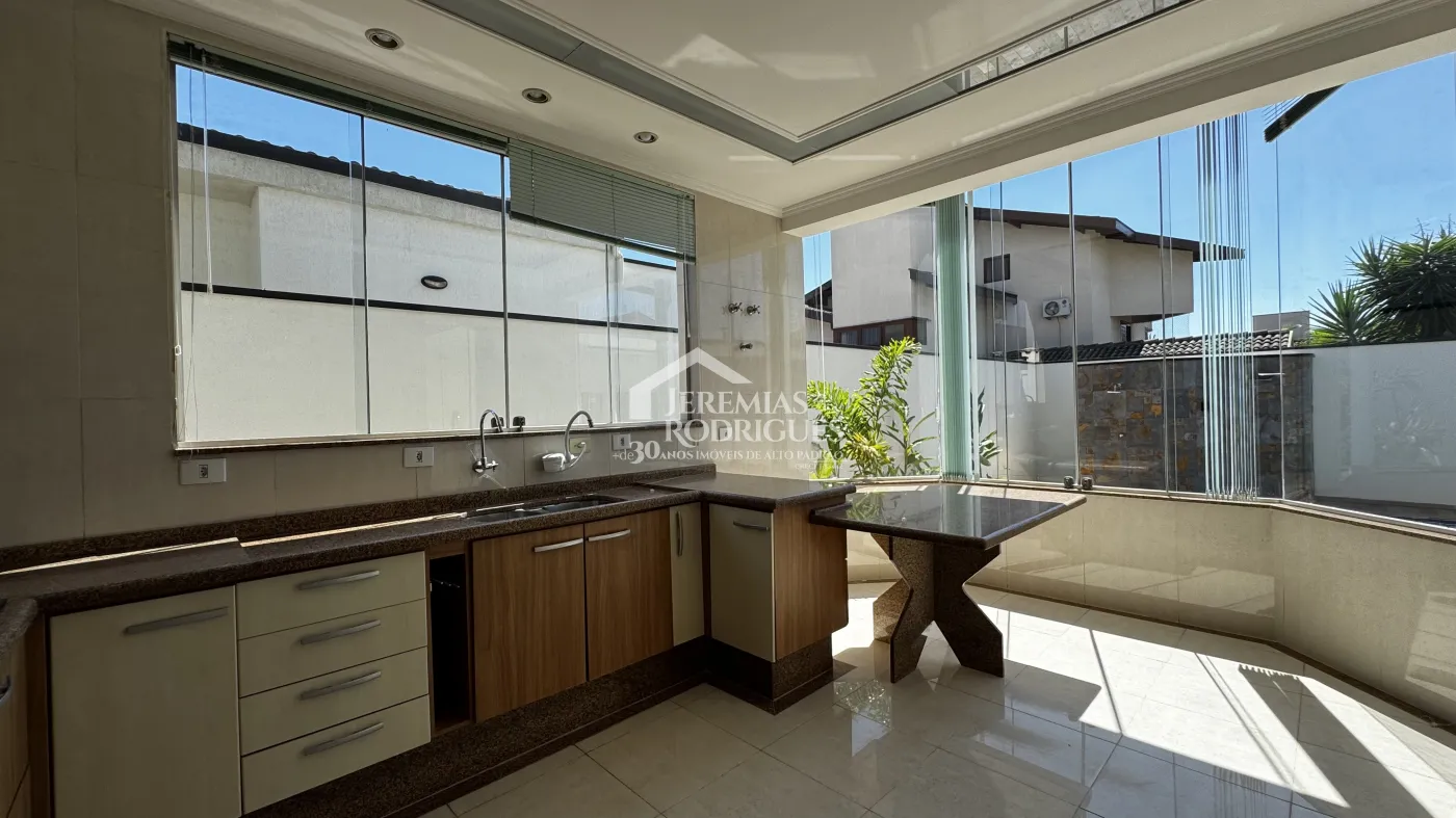 Casa para venda com 4 suítes no Condomínio Real Ville em Pindamonhangaba/SP