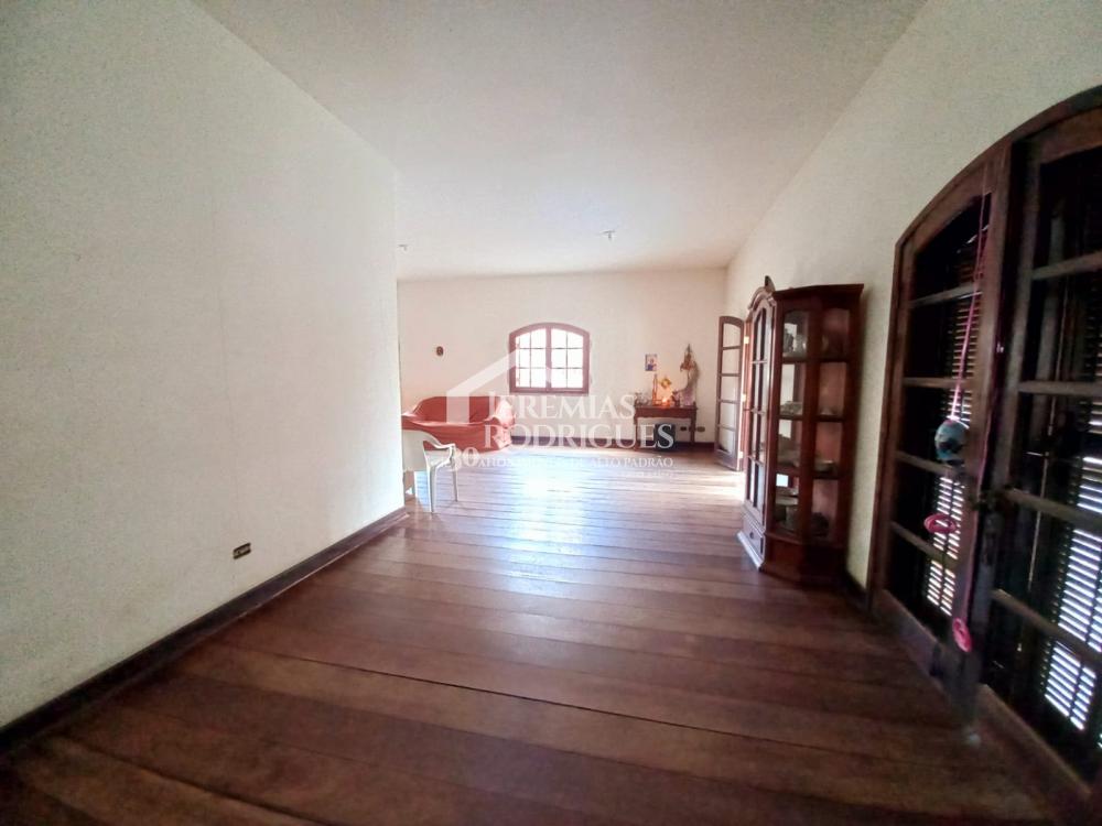 Espetacular casa térrea com piscina, quintal amplo e ótima localização - Pindamonhangaba/SP