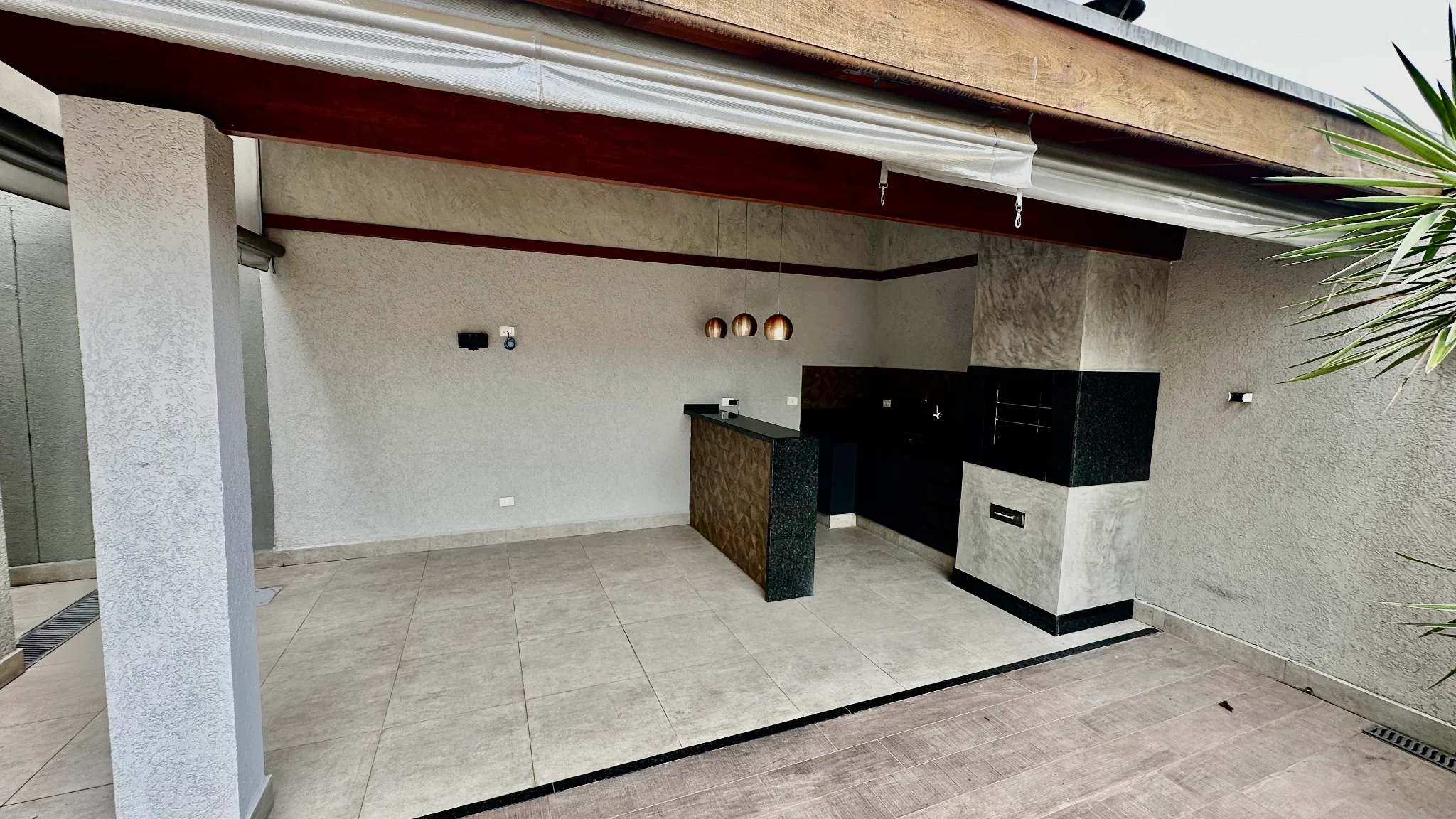 Casa para locação com 4 dormitórios no Campos do Conde II em Tremembé/SP. 