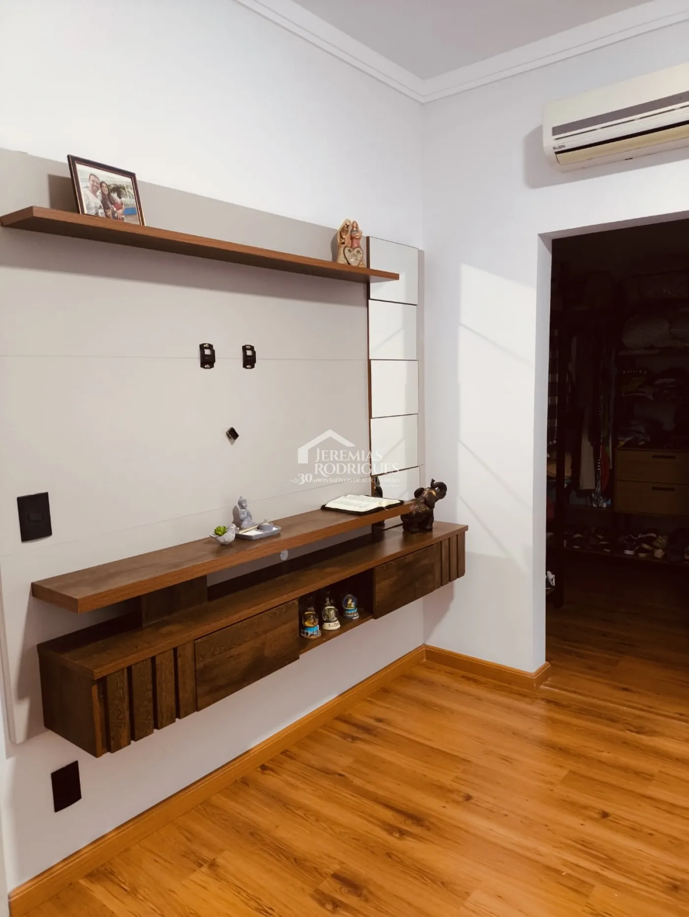 Casa com 3 dormitórios no Condomínio Residencial Verdes Vales em Taubaté/SP.