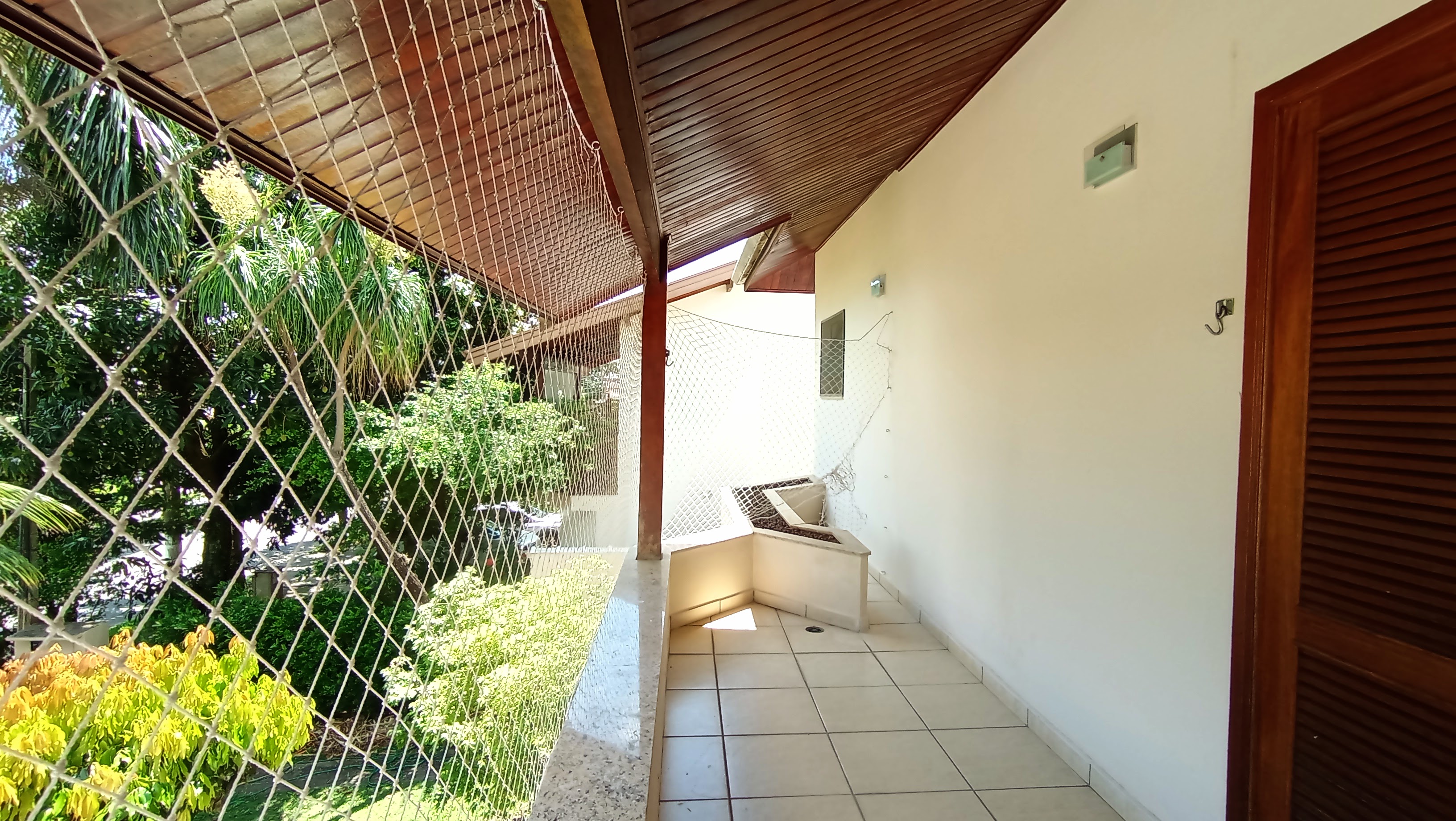 Casa à venda com 3 dormitórios no Condomínio Taubaté Village em Taubaté/SP.