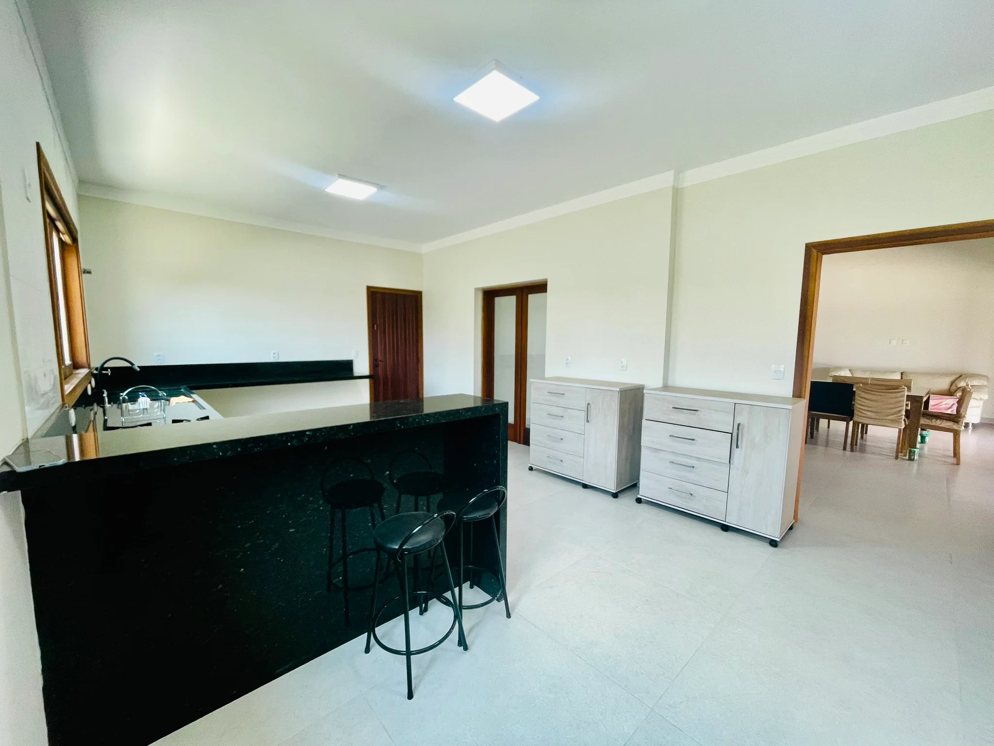 Casa à venda com 4 dormitórios no Condomínio Chácaras Cataguá em Taubaté/SP