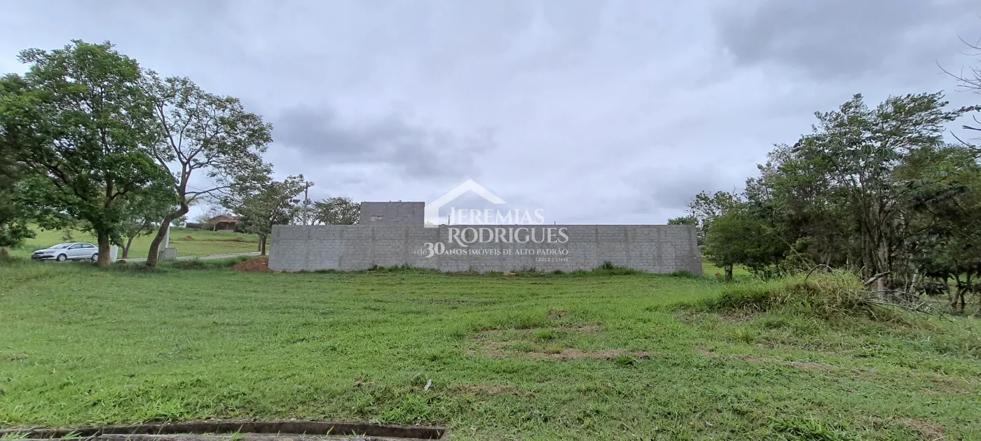 Terreno à venda com 635 m² no Condomínio Altos do Cataguá em Taubaté/SP.