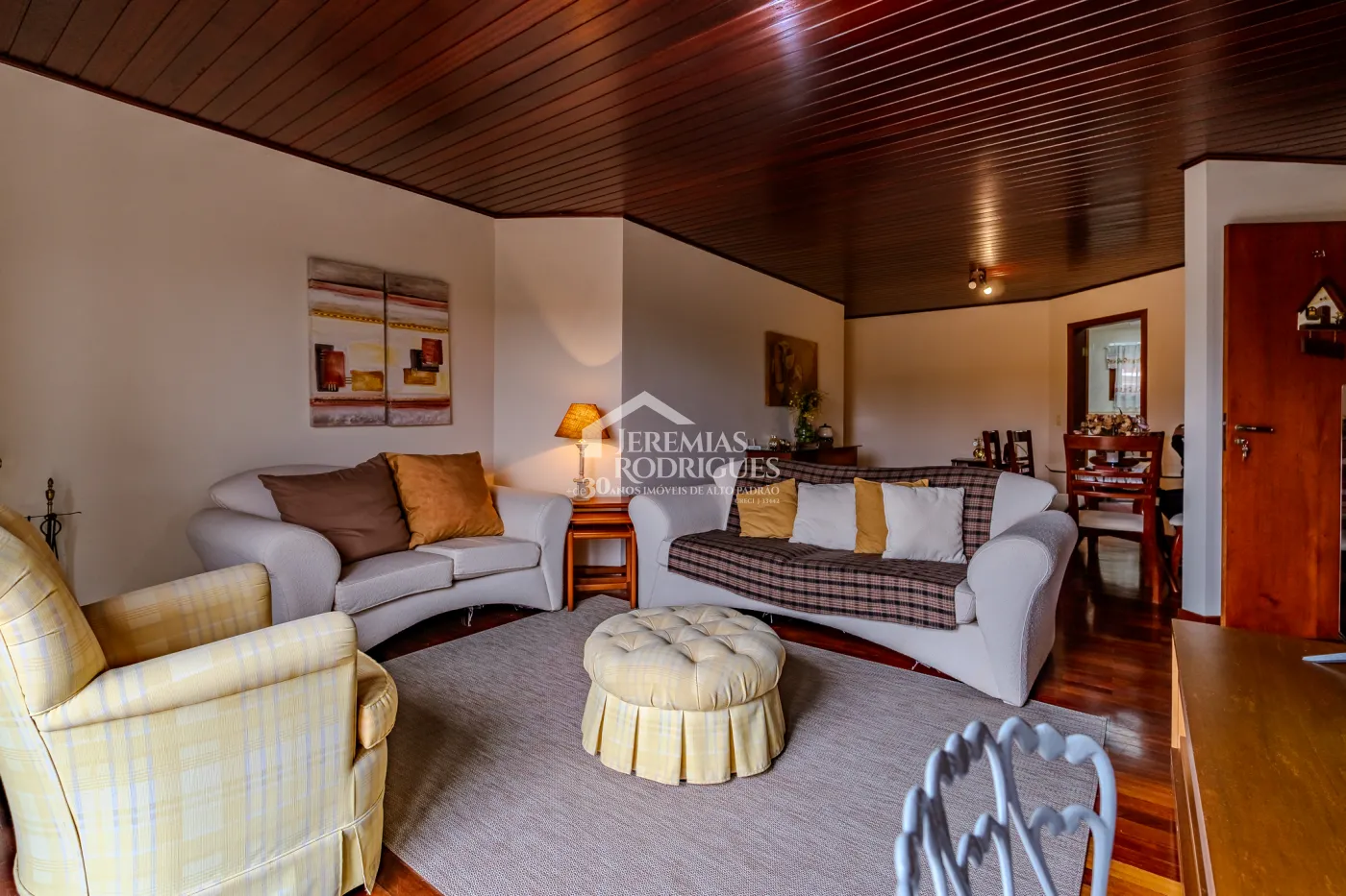 Apartamento à venda com 4 dormitórios, 295 m² no Edifício Solar Bela Vista em Campos do Jordão/SP