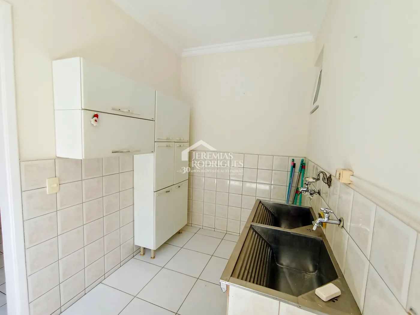 Casa para locação com 4 dormitórios no Condomínio Taubaté Village em Taubaté/SP.