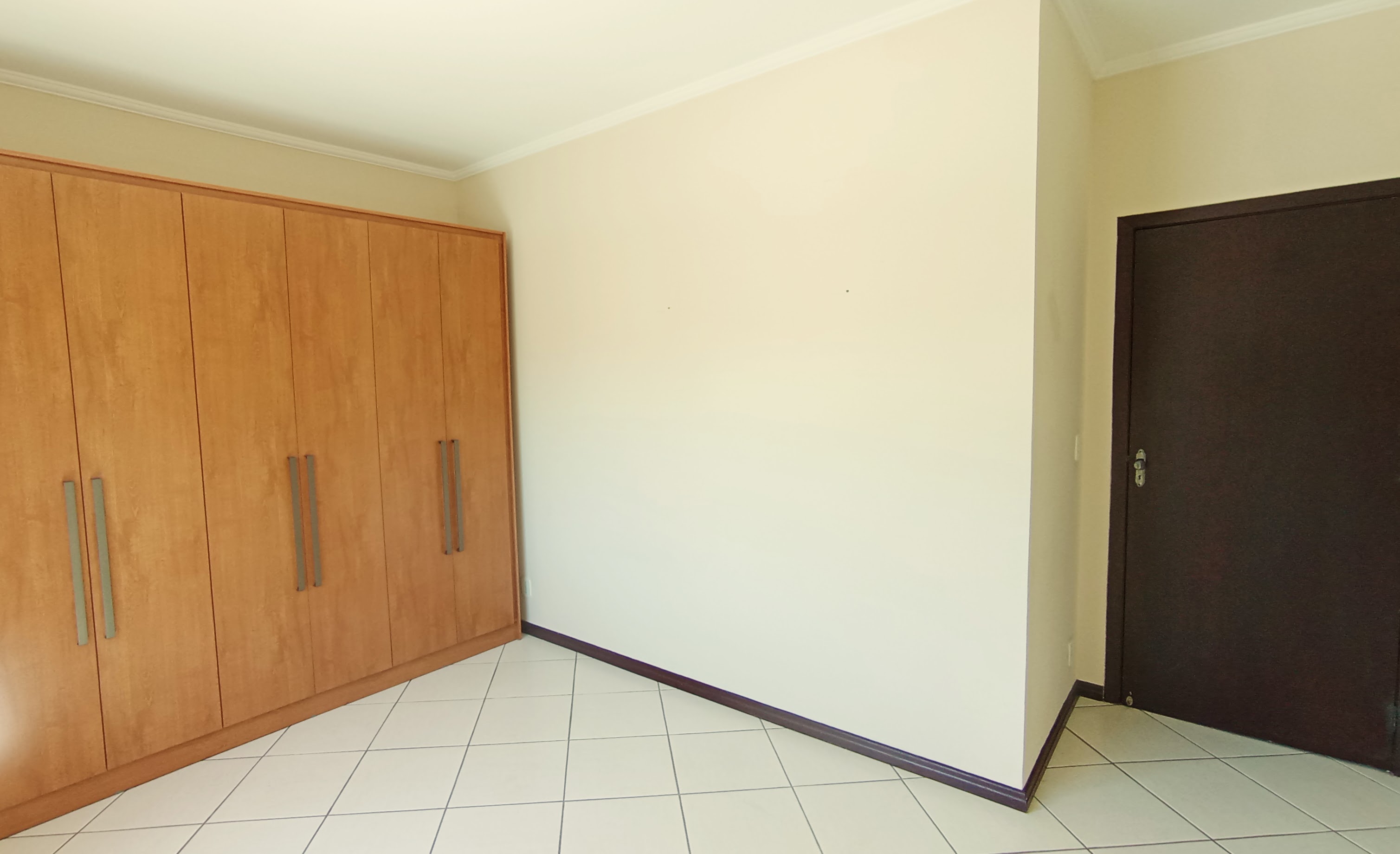 Casa para venda e locação com 3 dormitórios no Condomínio Vale dos Príncipes em Taubaté/SP.