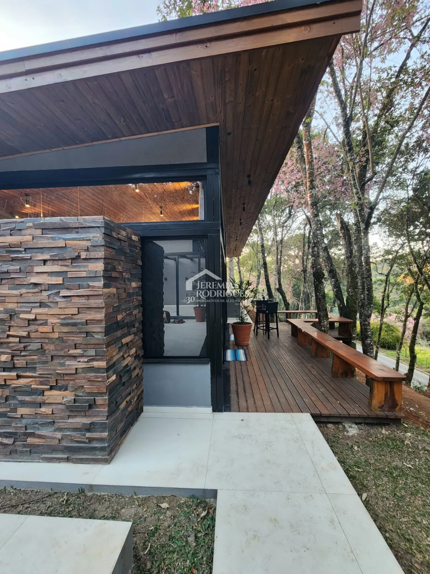 Casa à venda com 2 dormitórios no Condomínio Villagio Santa Cruz em Santo Antônio do Pinhal/SP.