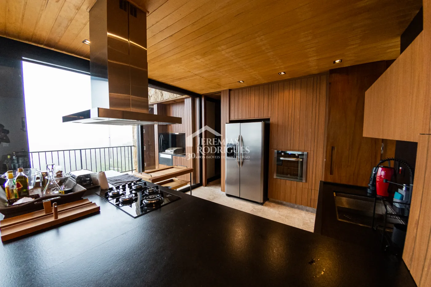 Casa com 5 quartos, 560 m²- Colinas Capivari - Campos do Jordão/SP