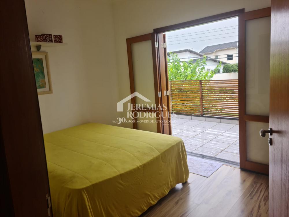 Sobrado com 4 suítes no Condomínio Real Ville