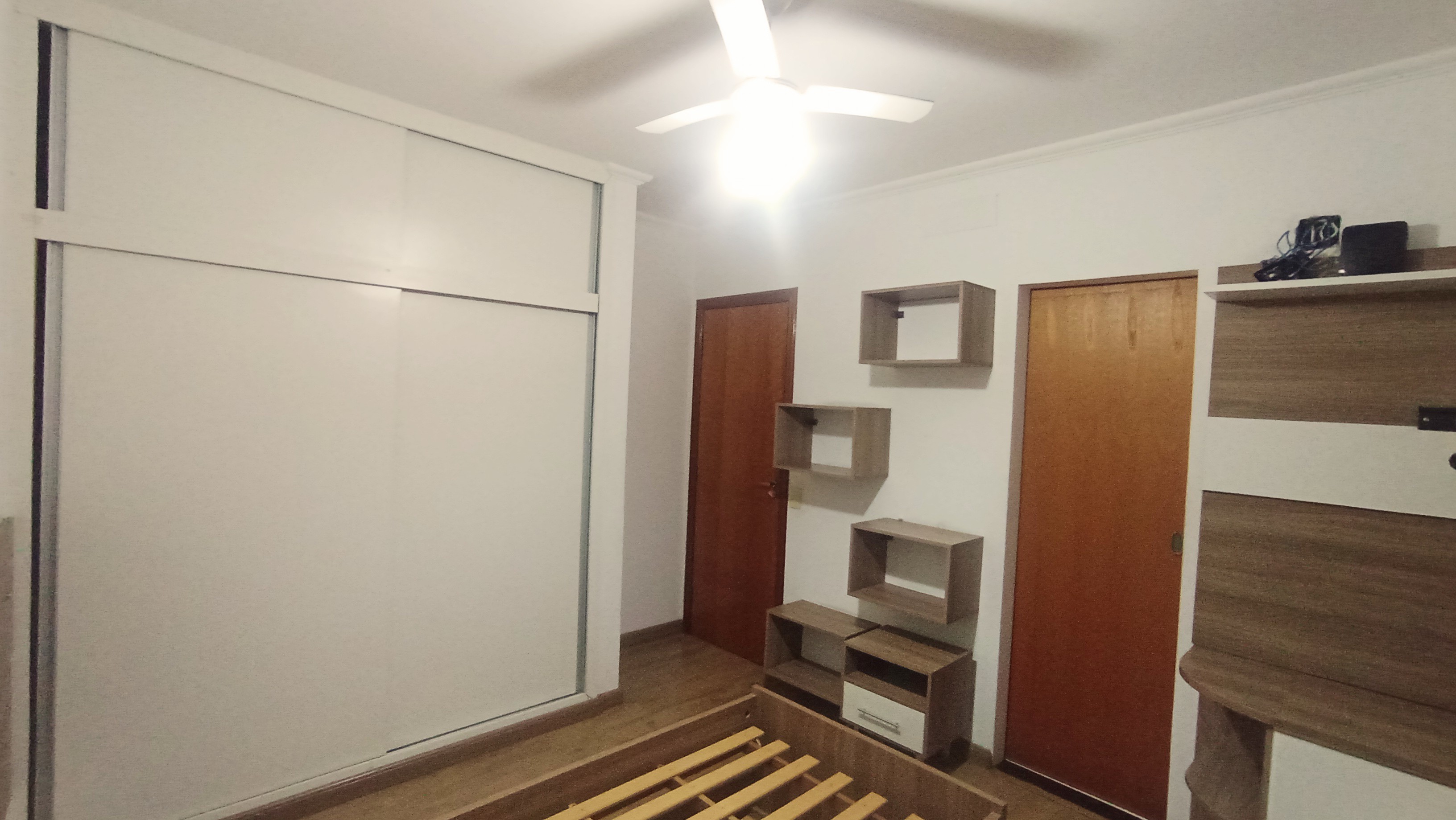 Casa à venda com 4 suítes no Condomínio Real Ville em Pindamonhangaba/SP. 