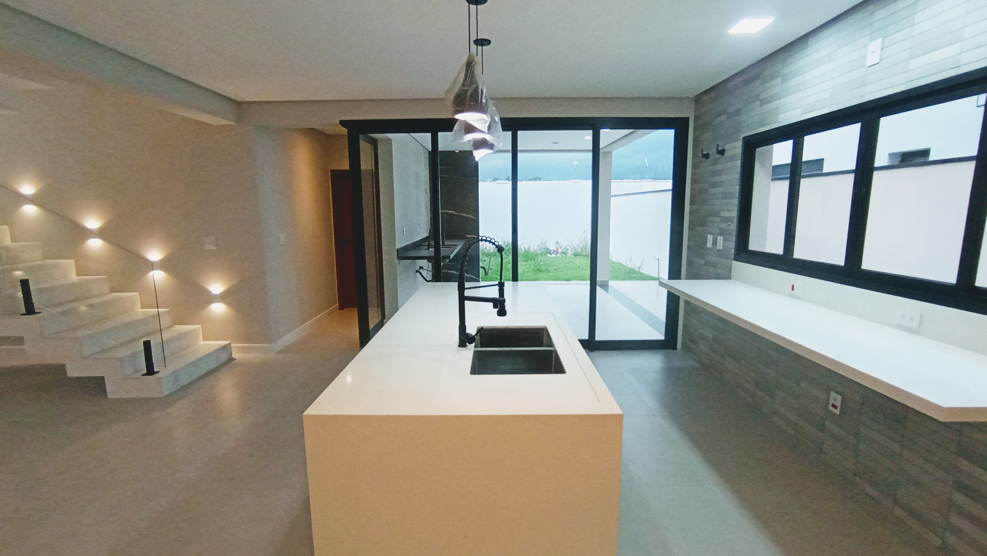 Casa à venda com 4 suítes no Condomínio Green Park em Taubaté/SP. 