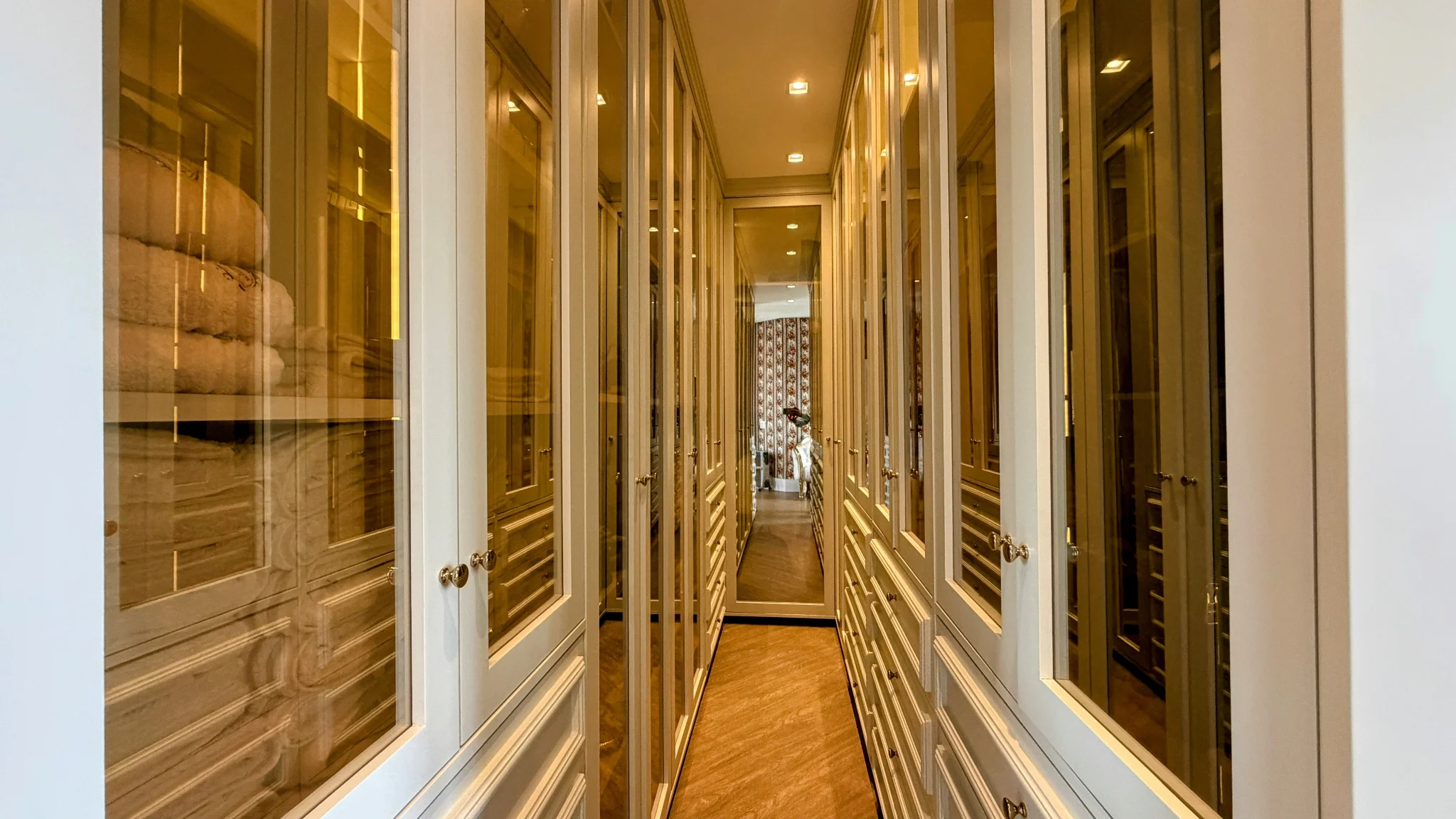 Casa à venda com 4 suítes no  Condomínio Iporanga em Campos do Jordão/SP. 