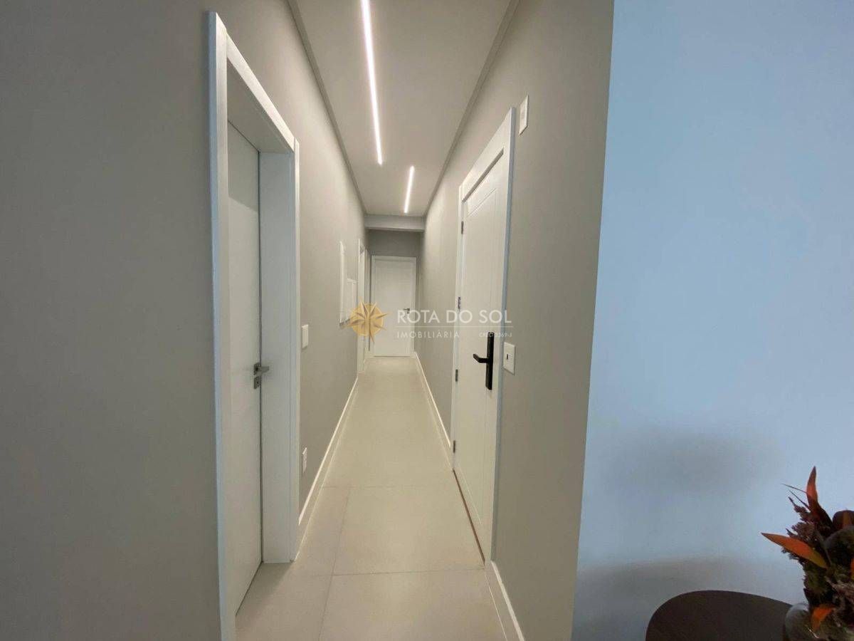 Apartamento temporada perto do McDonald's Meia Praia 3 suítes