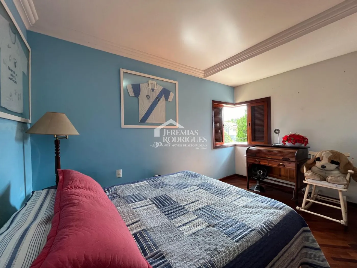 Casa à venda com 4 suítes no Condomínio Taubaté Village em Taubaté/SP.