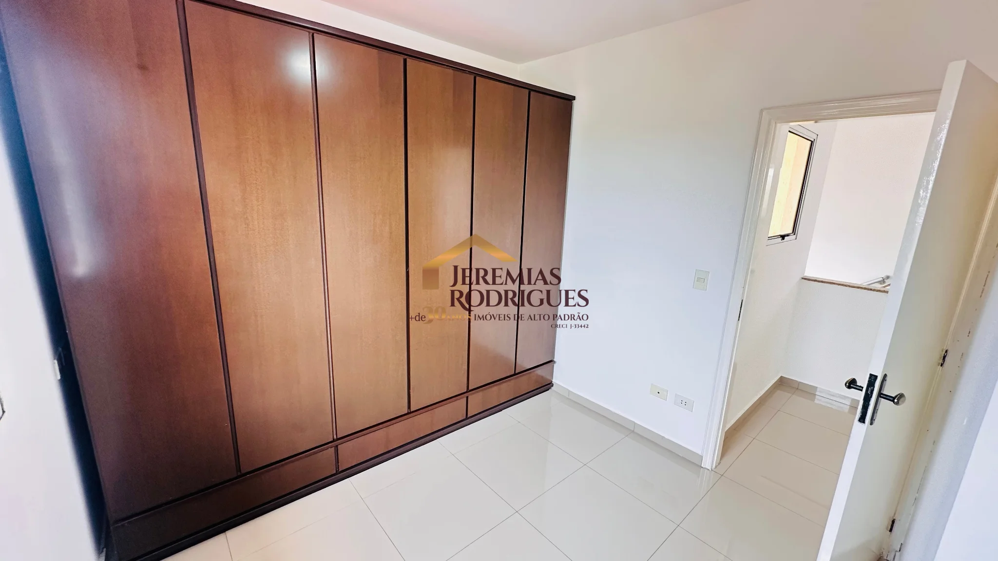 Casa para locação e venda no Condomínio Real Ville em Pindamonhangaba/SP.