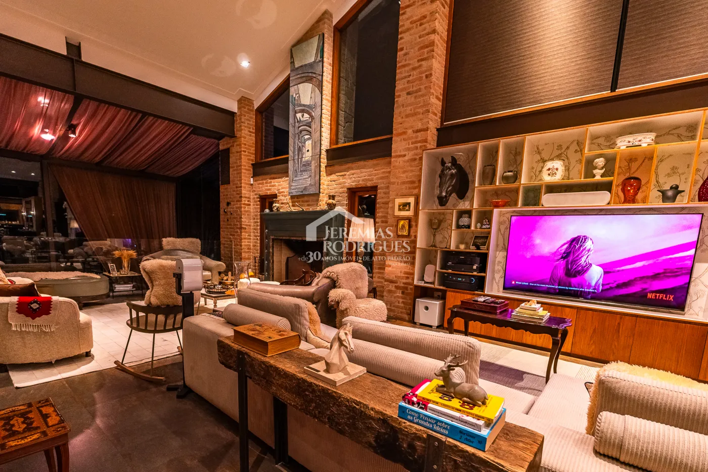 Casa com 7 suítes, 770 m² - Pedra do Fogo - Campos do Jordão/SP.