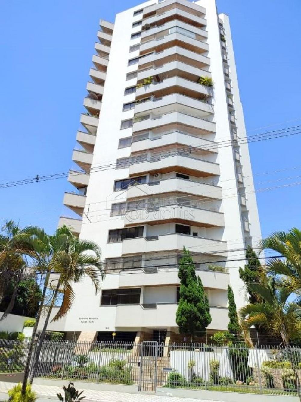 Apartamento para locação com 3 dormitórios, 256 m² no Edifício Plaza Alta em Taubaté/SP.