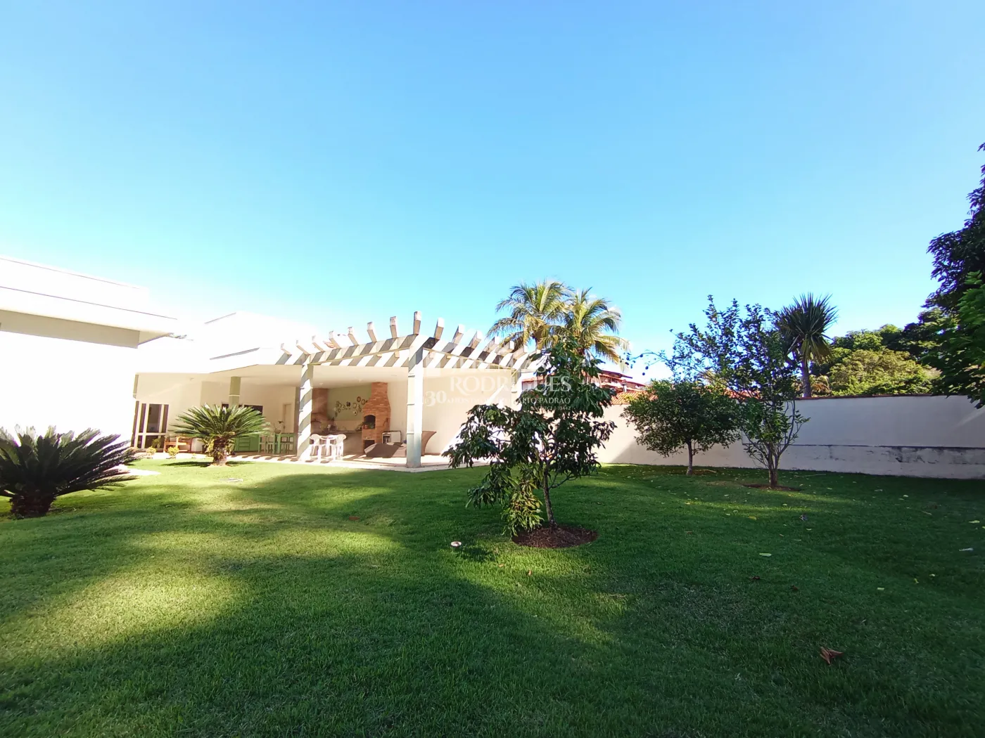 Casa à venda com 4 dormitórios no Condomínio Village Paineiras em Pindamonhangaba/SP