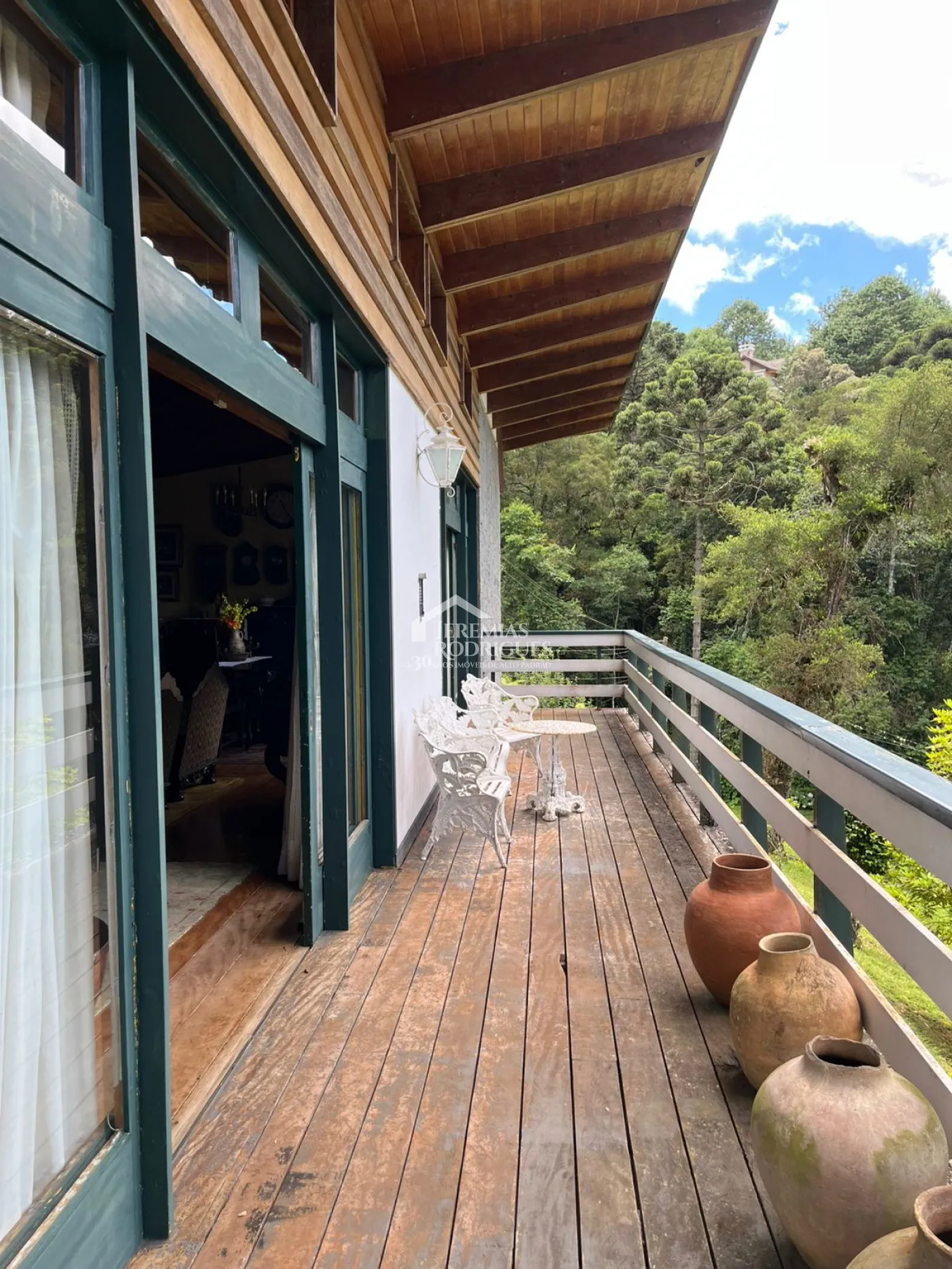 Casa para venda com 3 dormitórios no Jardim do Embaixador em Campos do Jordão/SP