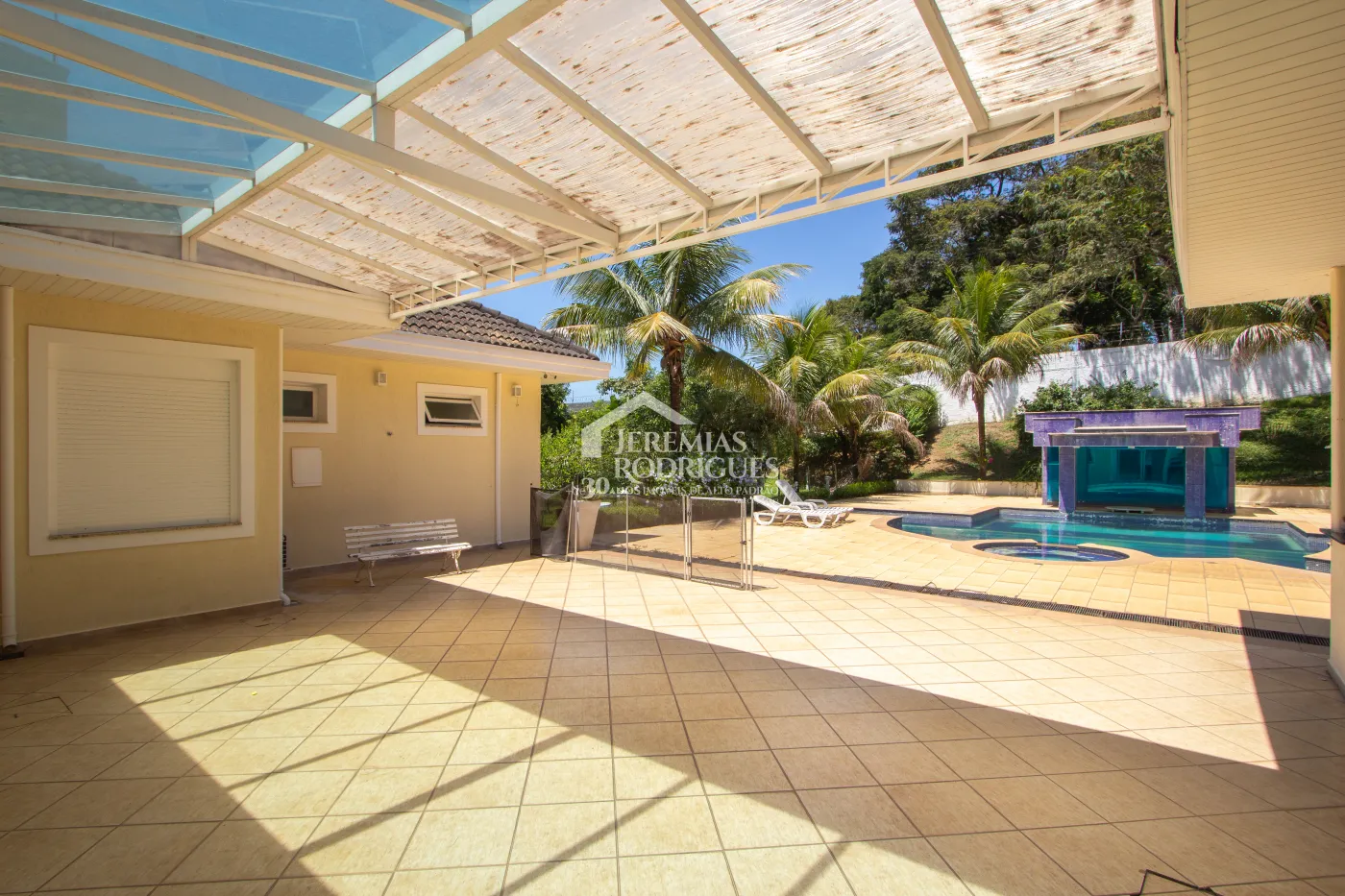 Casa para venda com 4 suítes no Condomínio Residencial dos Pinheiros em Caçapava/SP