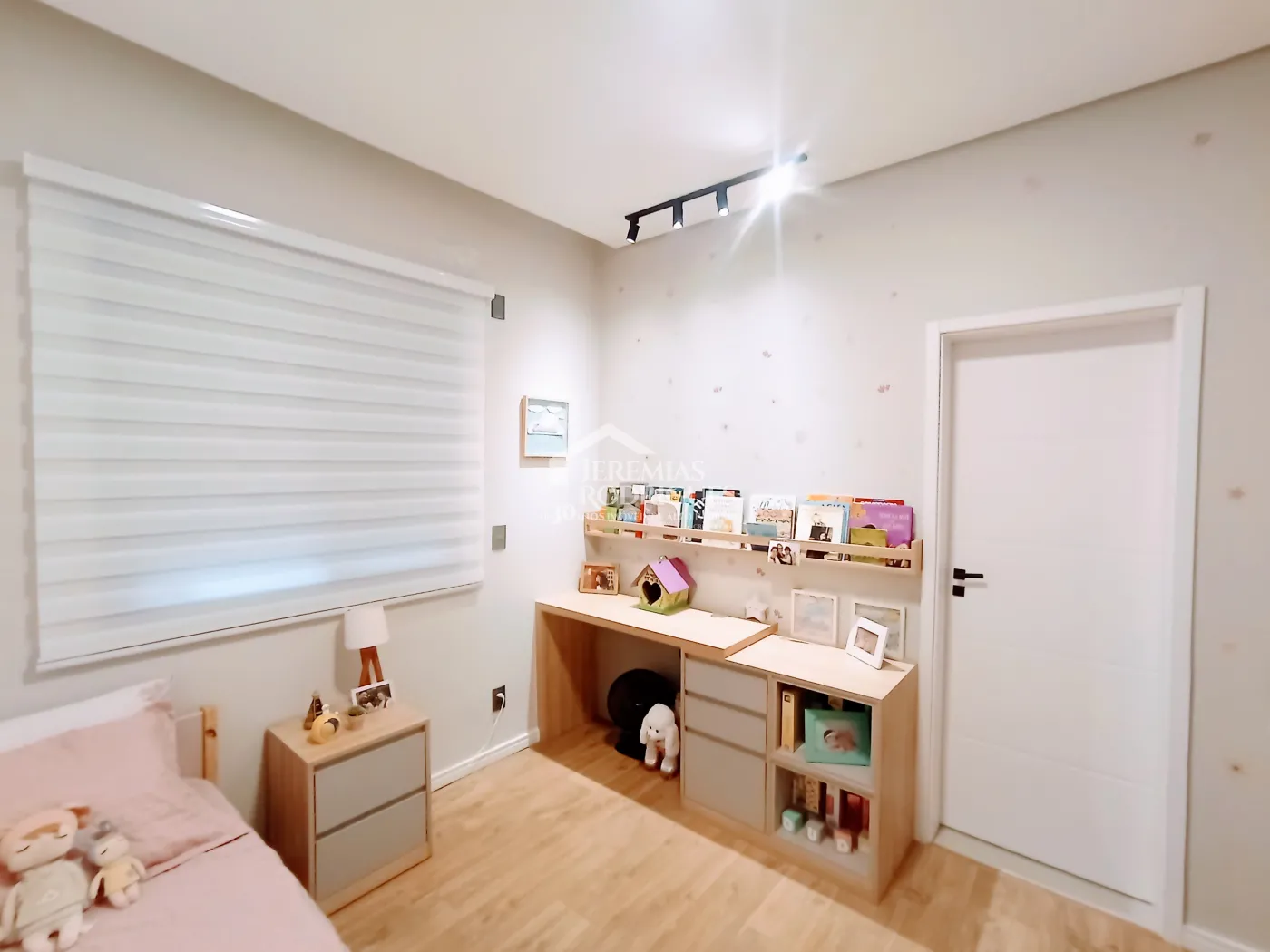 Casa à venda com 5 dormitórios no Condomínio Reserva dos Lagos em Pindamonhangaba/SP.