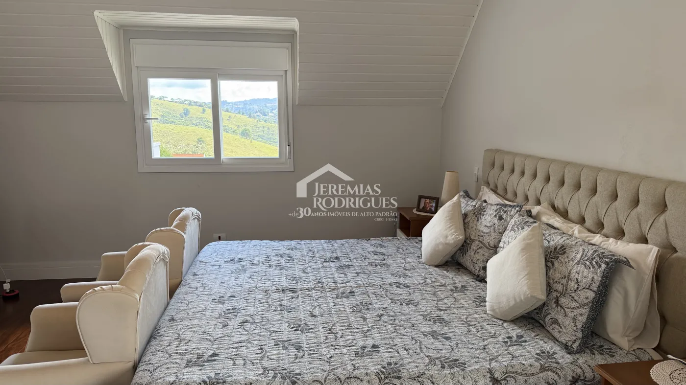 Casa à venda com 4 suítes no Condomínio Jardim Monte Belo em Campos do Jordão/SP.