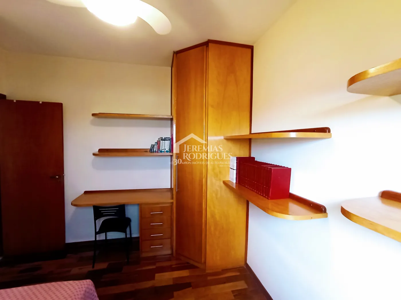 Casa à venda com 3 dormitórios no Condomínio Chácaras Cataguá em Taubaté/SP