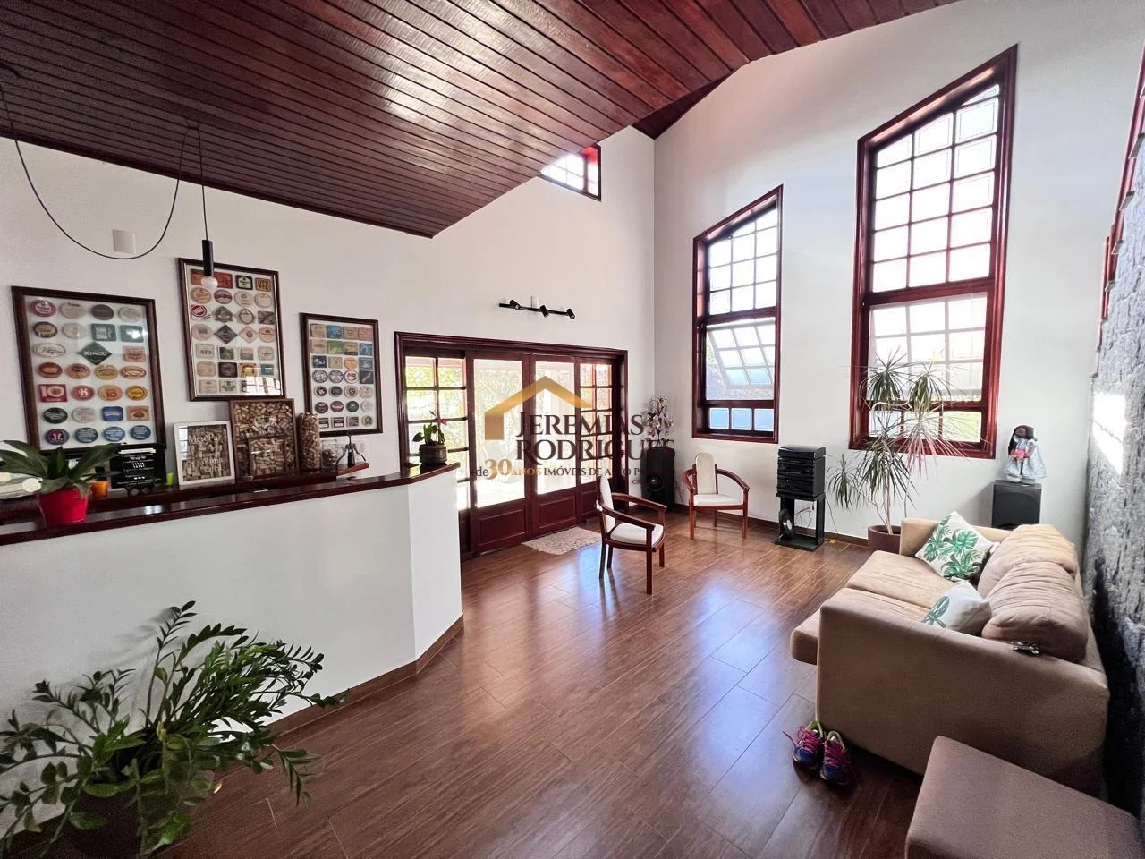 Casa à venda no bairro Jardim Residencial Doutor Lessa em Pindamonhangaba/SP.