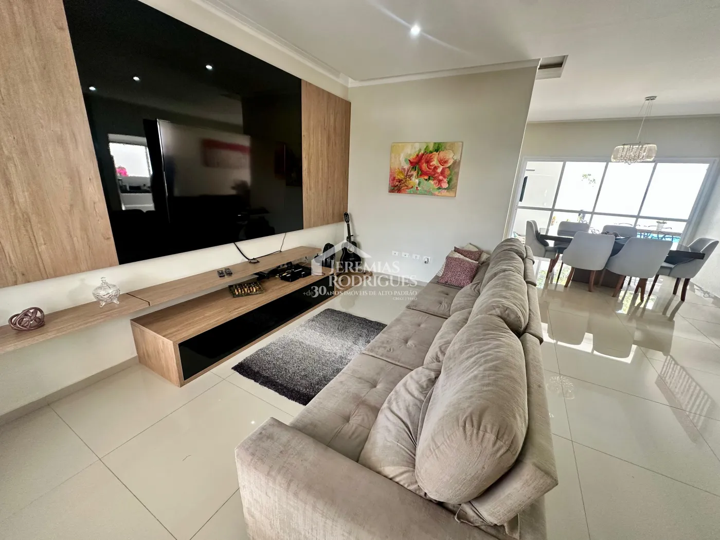 Casa mobiliada para locação com 3 suítes no Condomínio Real Ville em Pindamonhangaba/SP