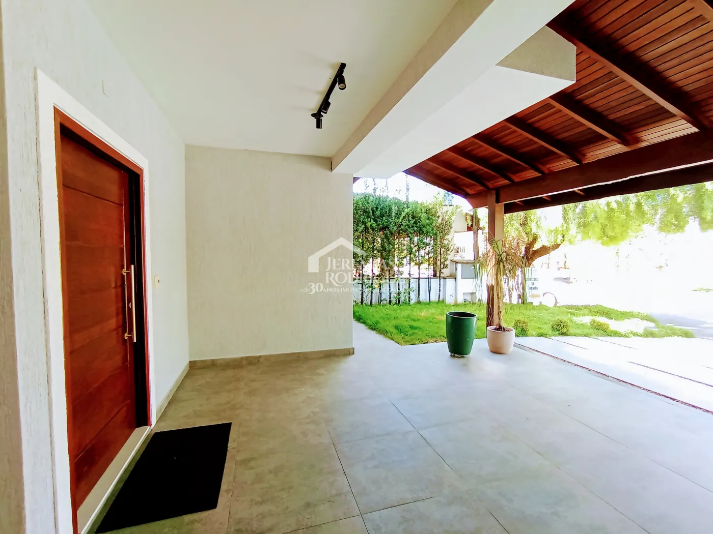 Casa à venda com 3 dormitórios no Condomínio Campos do Conde I em Tremembé/SP.