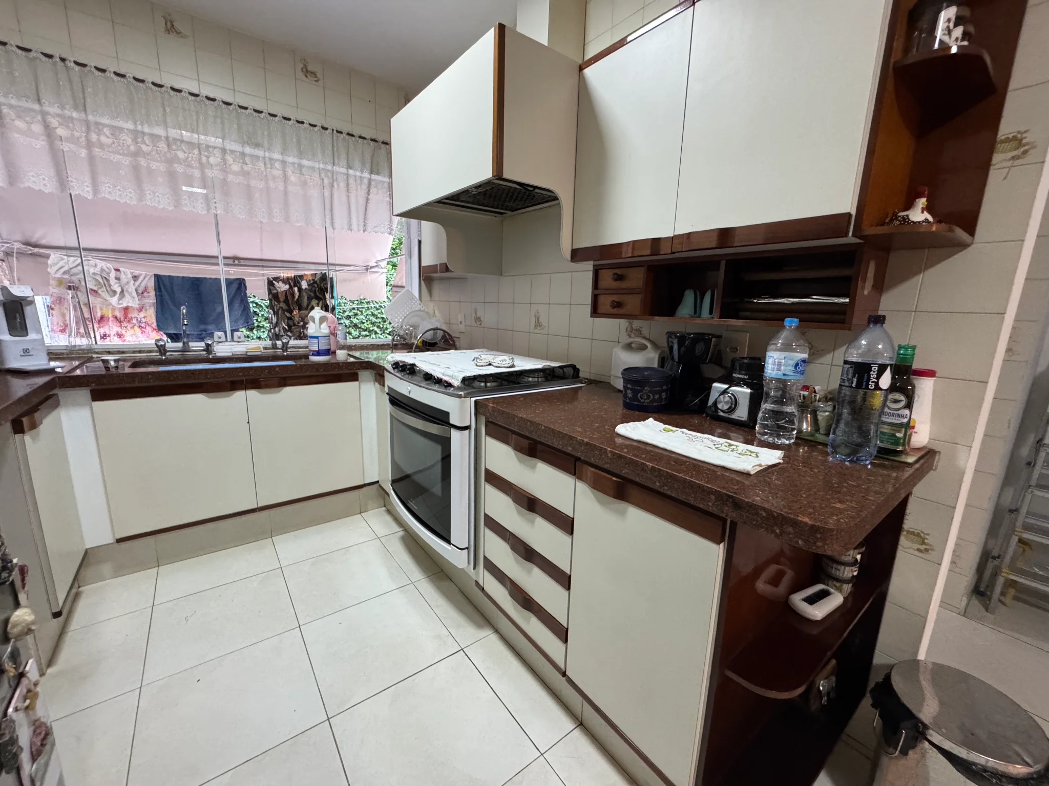 Casa à venda com 5 dormitórios no Condomínio Villlage Paineiras em Pindamonhangaba/SP. 