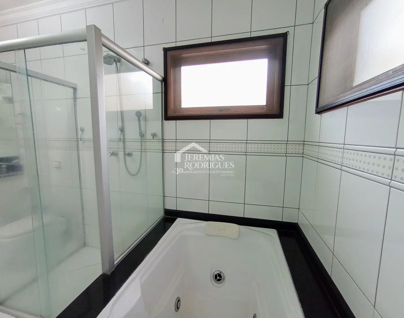 Casa para venda e locação com 3 dormitórios no Condomínio Taubaté Village em Taubaté/SP