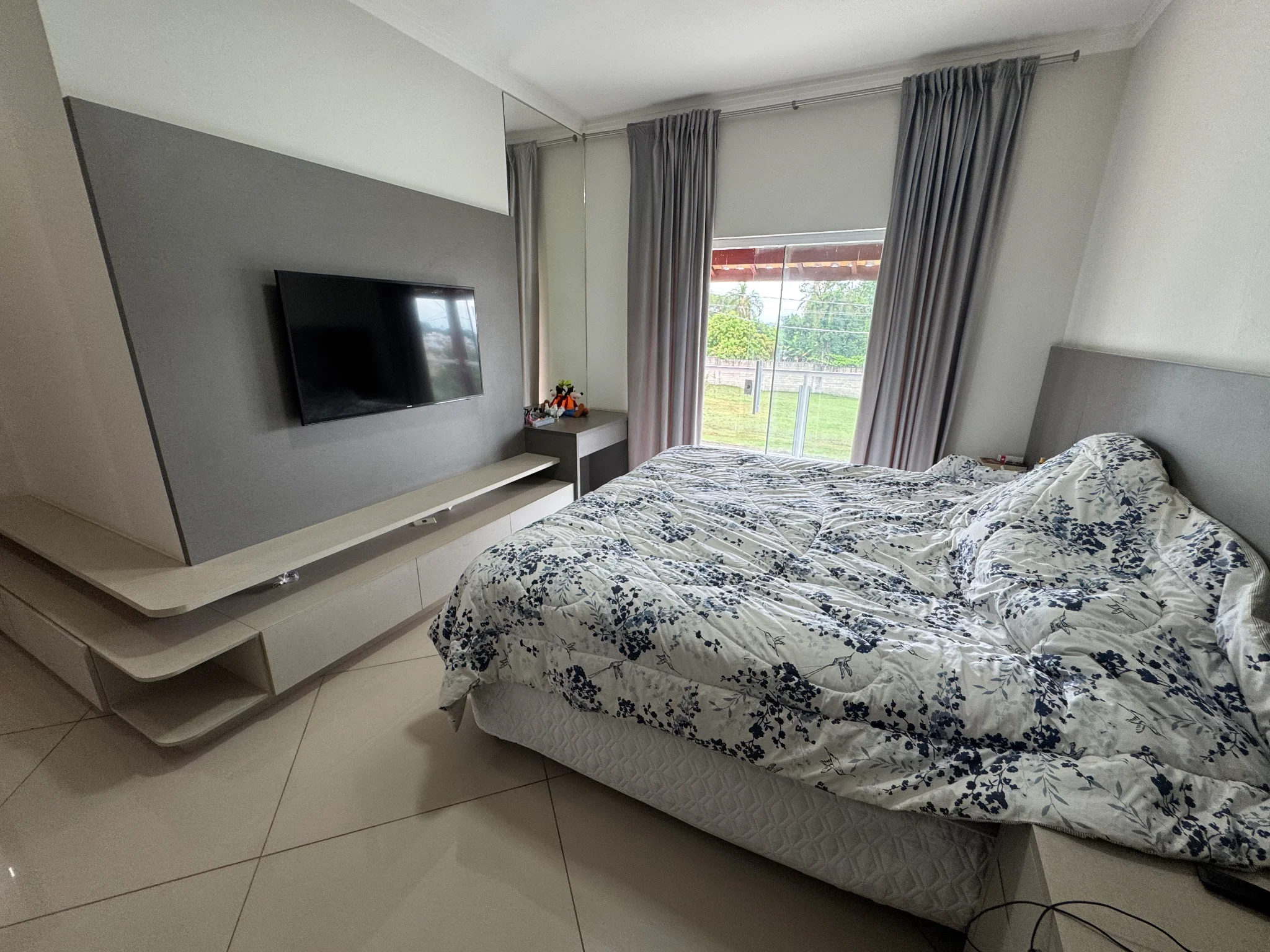 Casa à venda com 3 suítes no Condomínio Reserva dos Lagos em Pindamonhangaba/SP. 