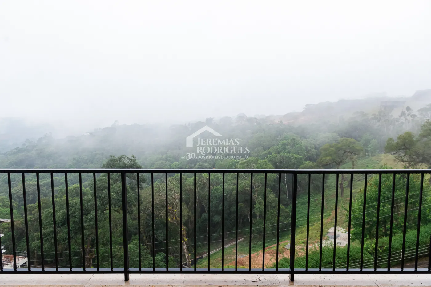 Casa com 5 quartos, 560 m²- Colinas Capivari - Campos do Jordão/SP
