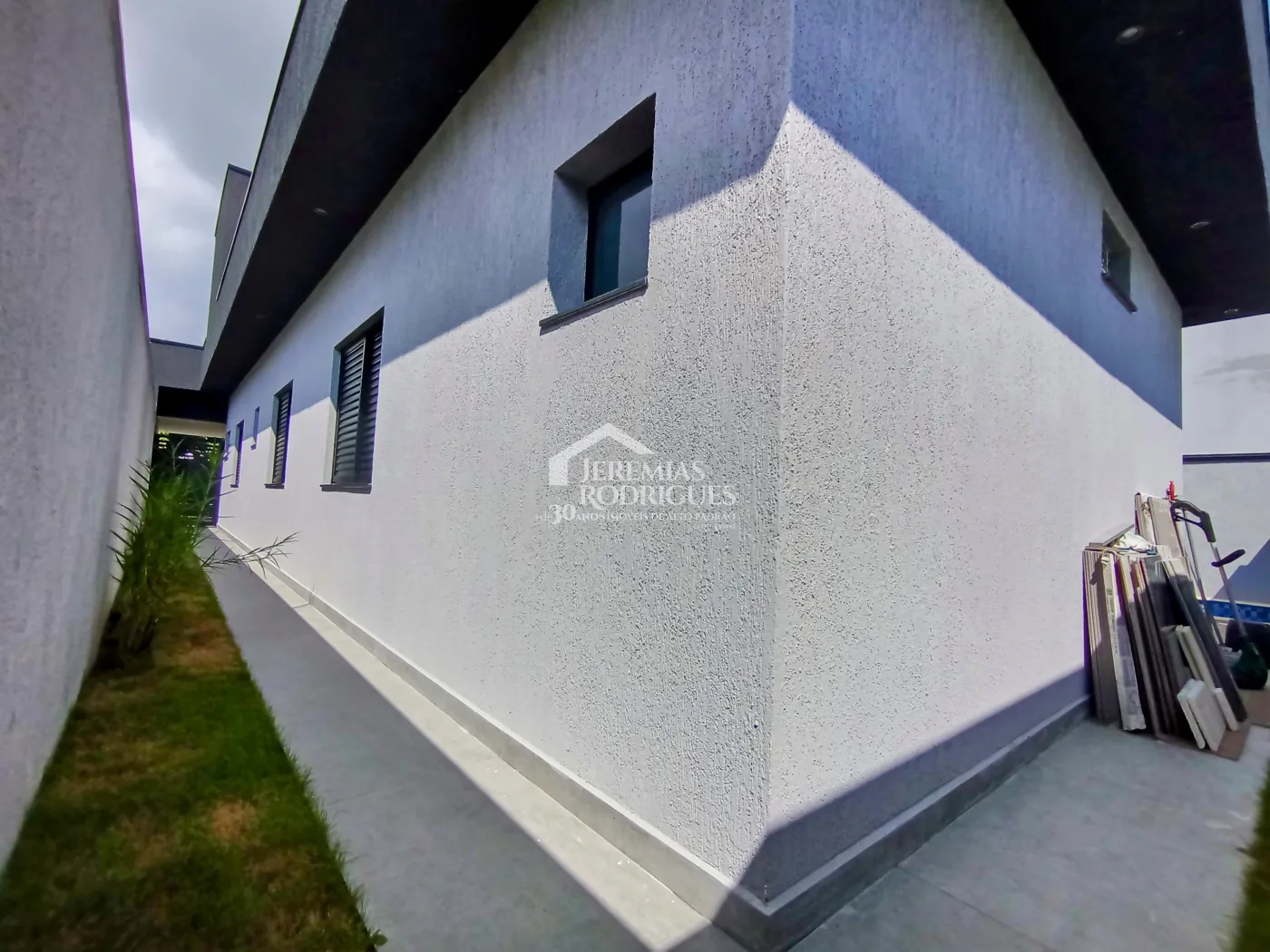 Casa à venda com 300 m² no Condomínio Ouro Ville em Taubaté/SP.