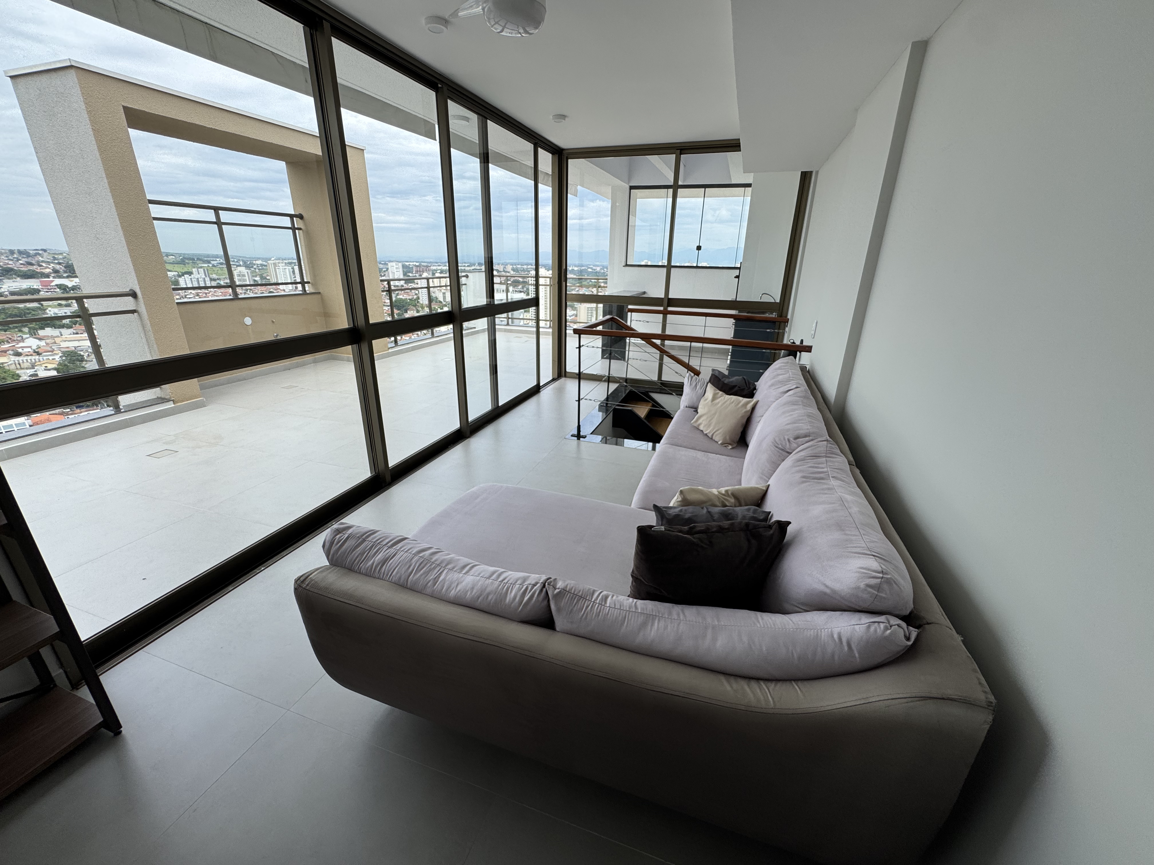 Apartamento triplex para venda e locação com 3 dormitórios, 119 m² no Edifício Jabuticabeiras em Taubaté/SP.